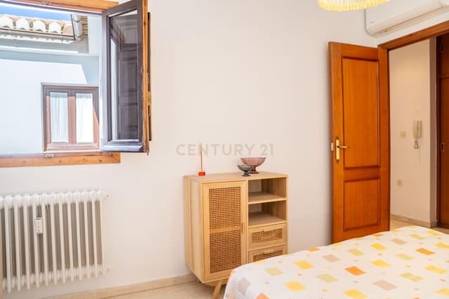 2 soveværelse Penthouse til leje i San Matías - Realejo, Granada by - € 900 (Ref: 9629370)