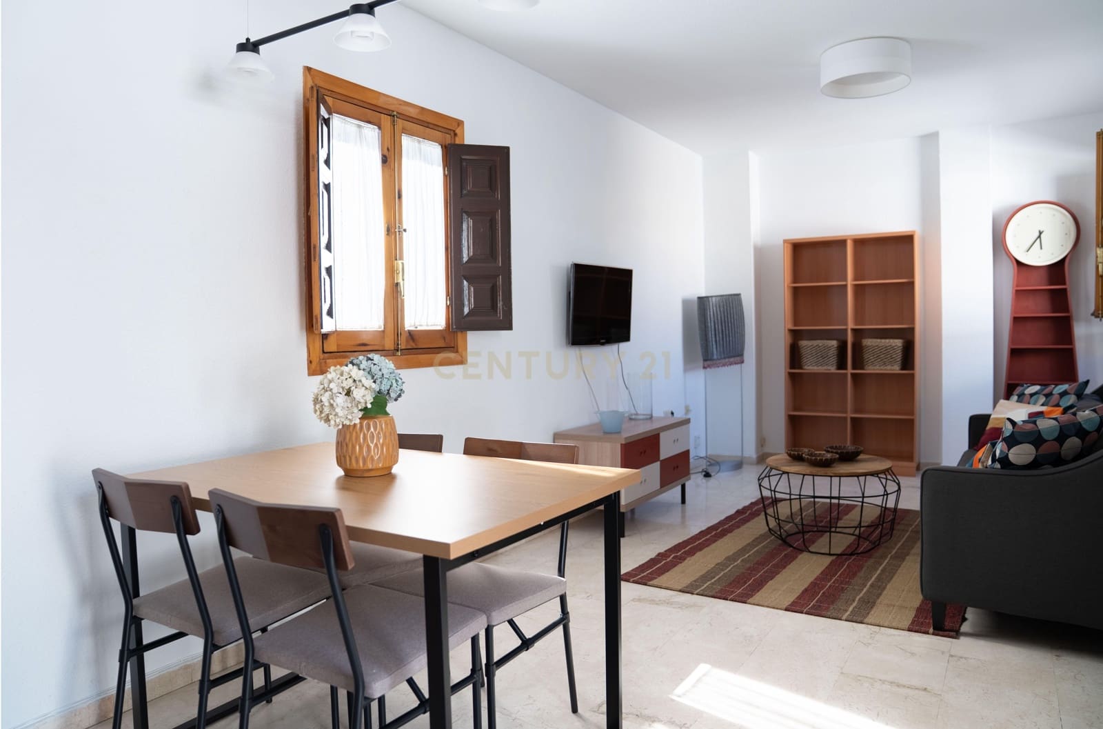 2 soveværelse Penthouse til leje i Granada by - € 900 (Ref: 9629370)