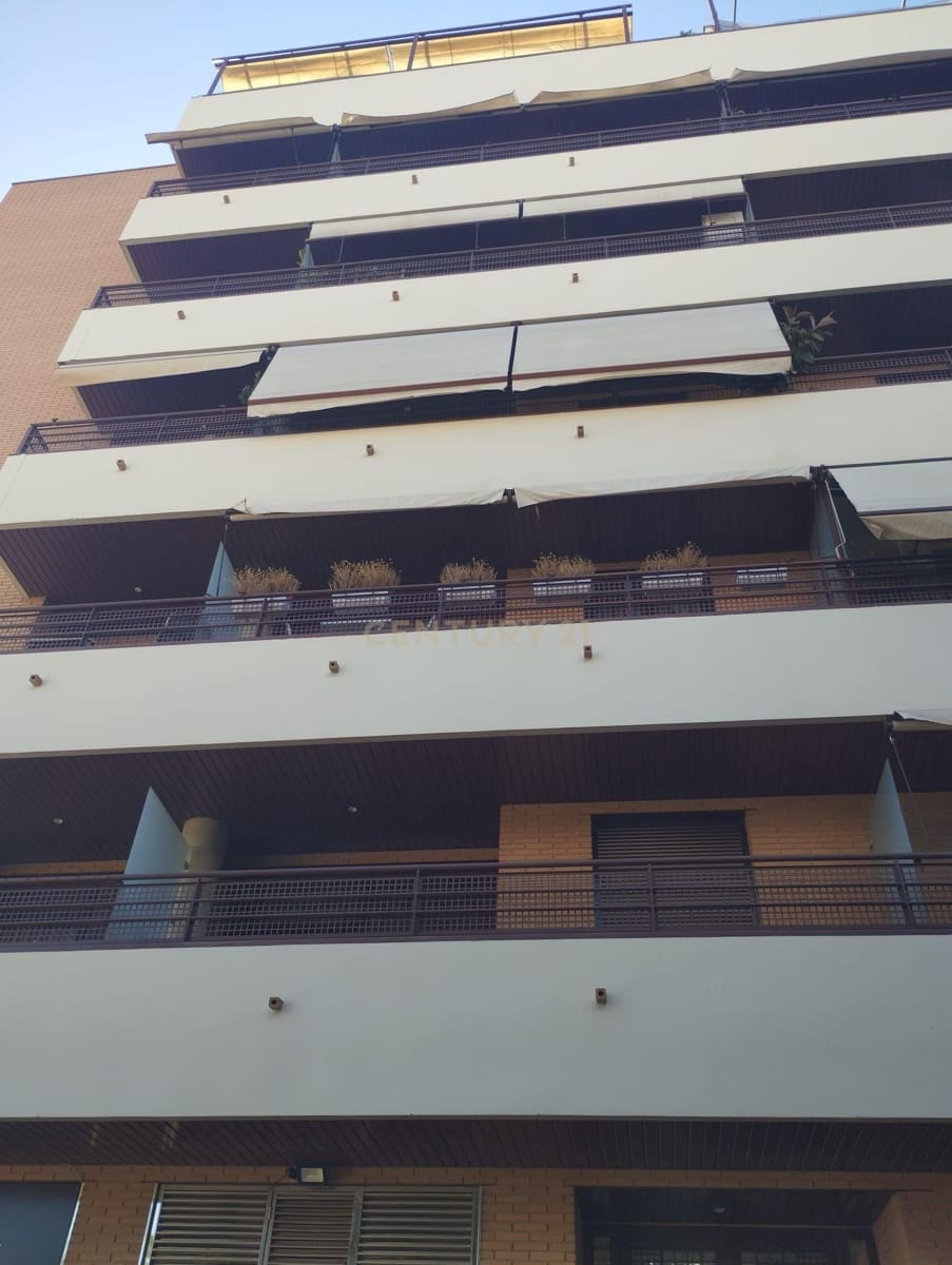 Piso de 1 habitación en Granada ciudad en alquiler - 720 € (Ref: 9630576)