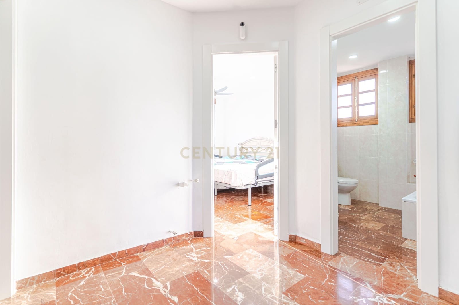 5 bedroom Villa for sale in Otura with pool - € 430,000 (Ref: 9634784)