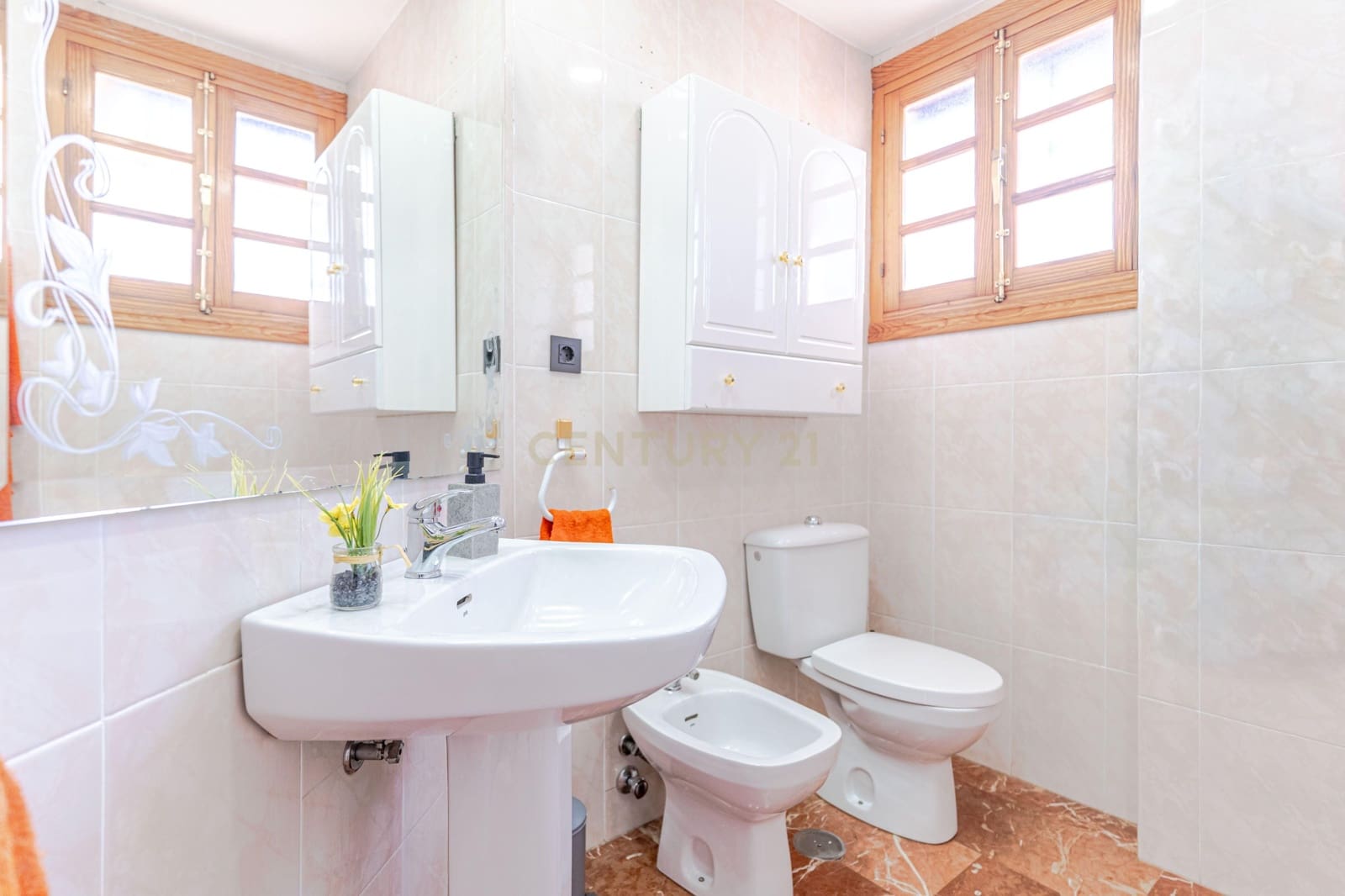 5 bedroom Villa for sale in Otura with pool - € 430,000 (Ref: 9634784)