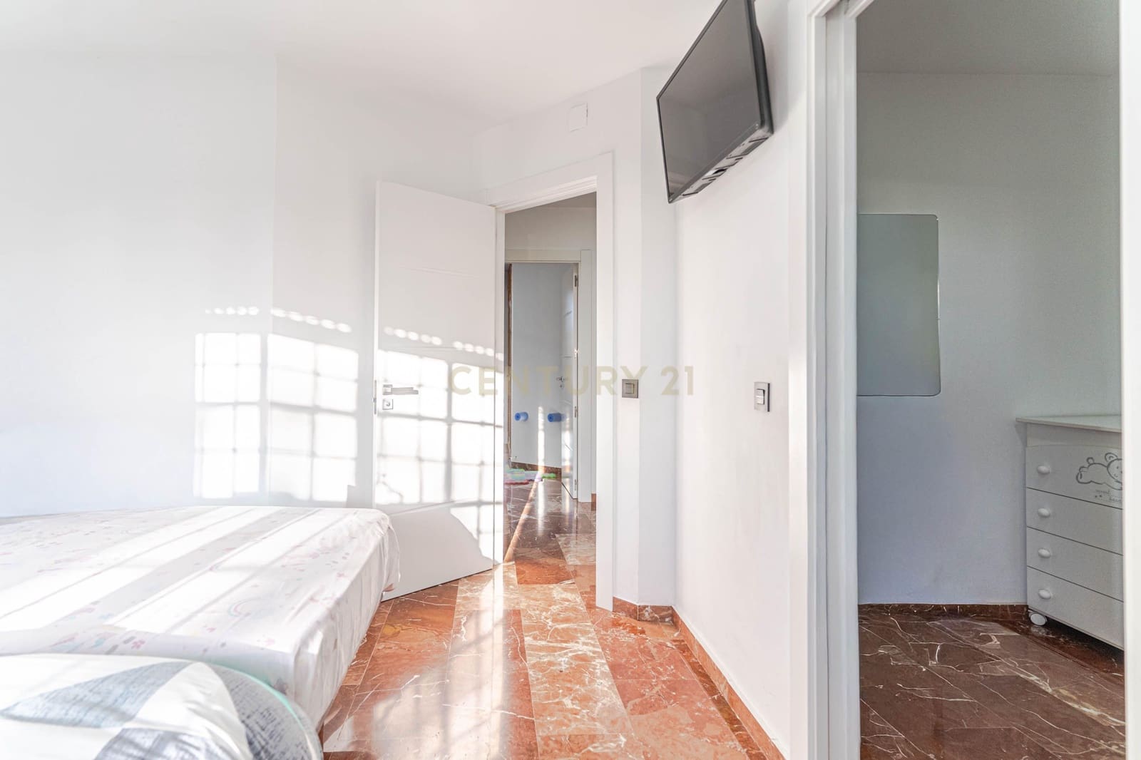 5 bedroom Villa for sale in Otura with pool - € 430,000 (Ref: 9634784)