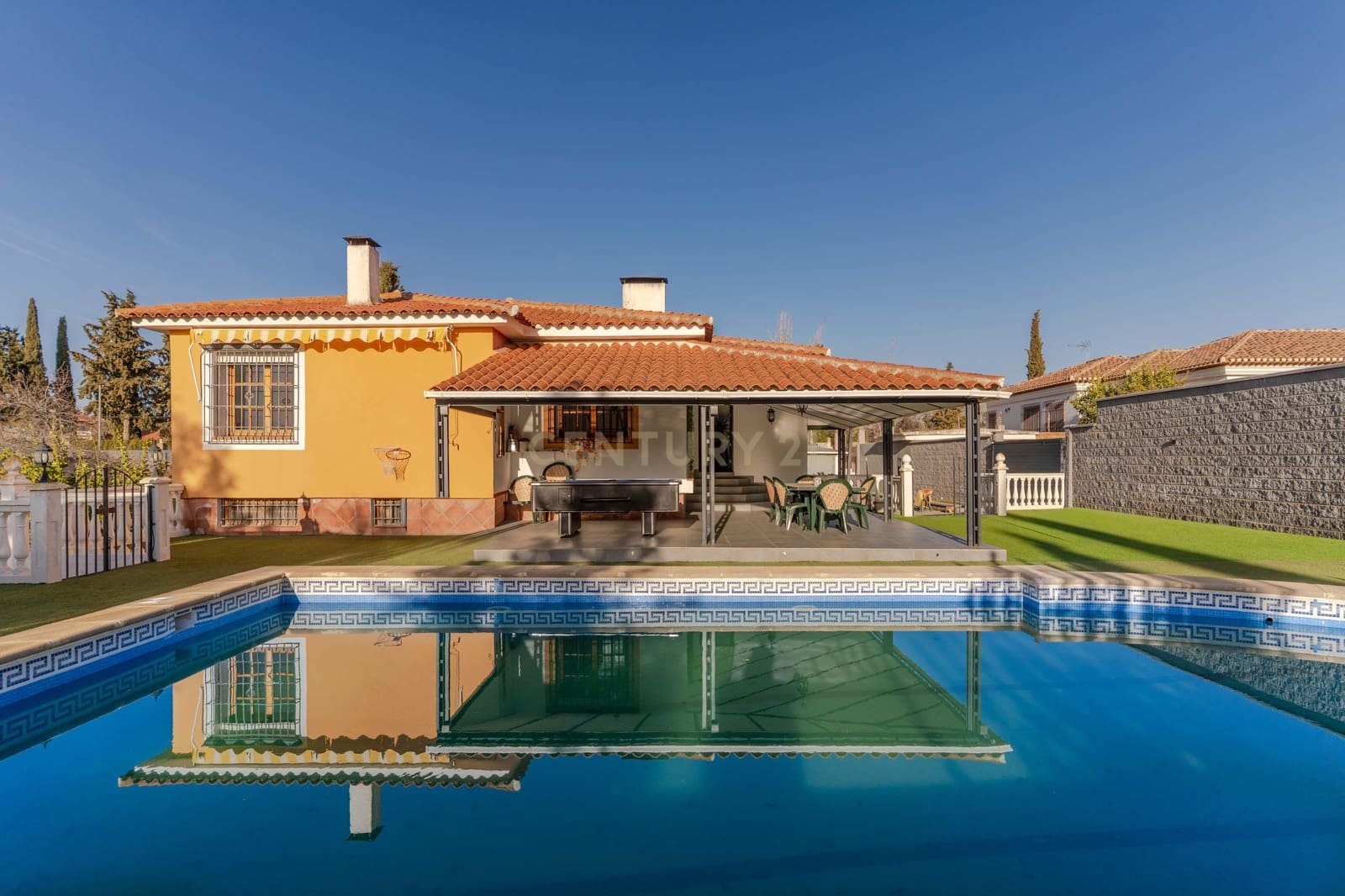 5 bedroom Villa for sale in Otura with pool - € 430,000 (Ref: 9634784)
