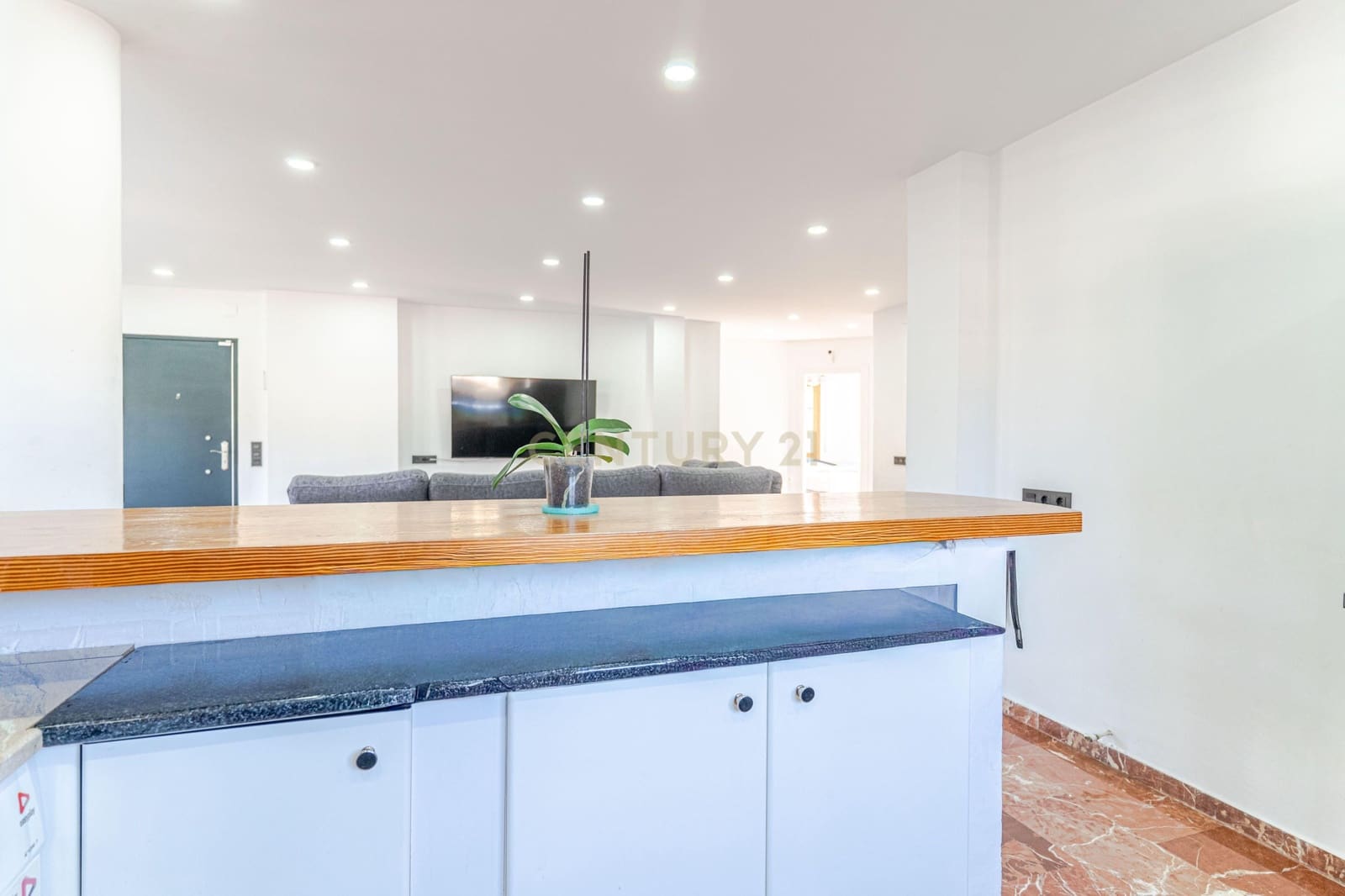 5 bedroom Villa for sale in Otura with pool - € 430,000 (Ref: 9634784)