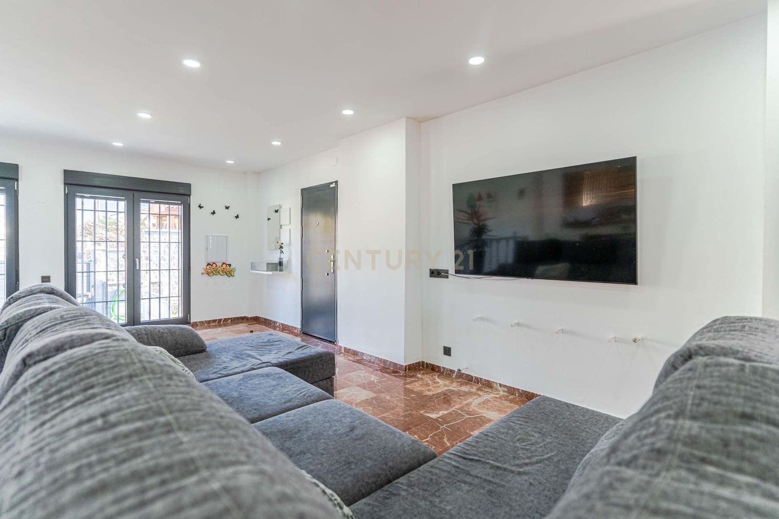 5 bedroom Villa for sale in Otura with pool - € 430,000 (Ref: 9634784)