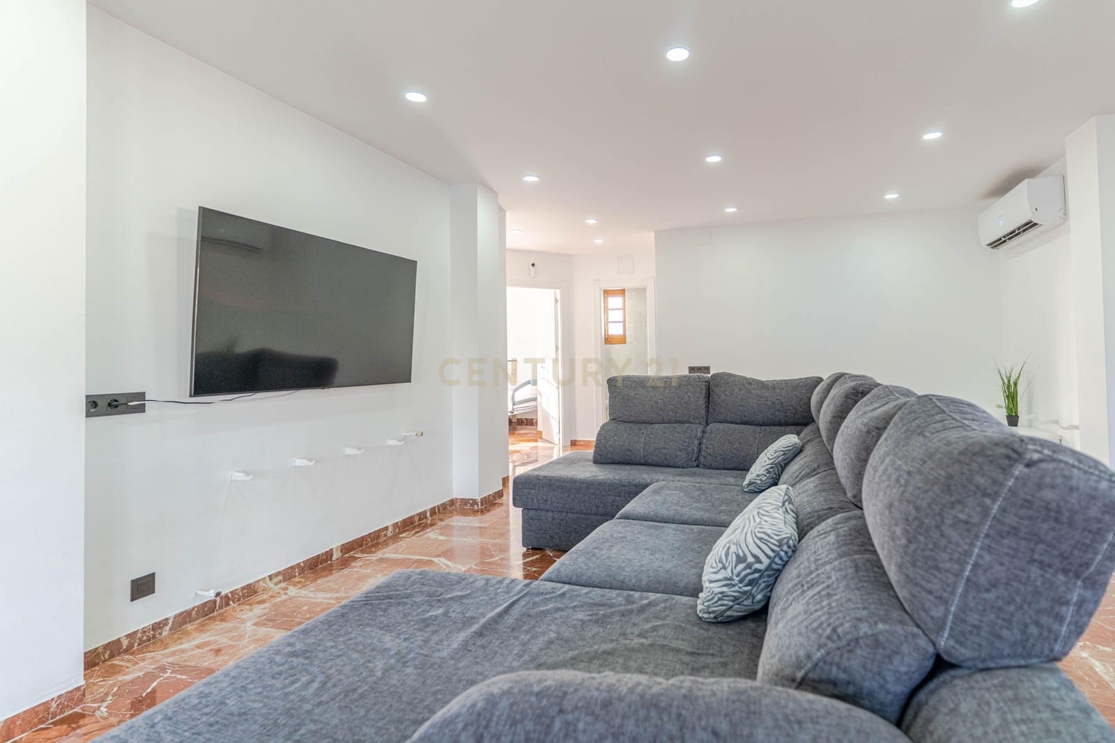 5 bedroom Villa for sale in Otura with pool - € 430,000 (Ref: 9634784)