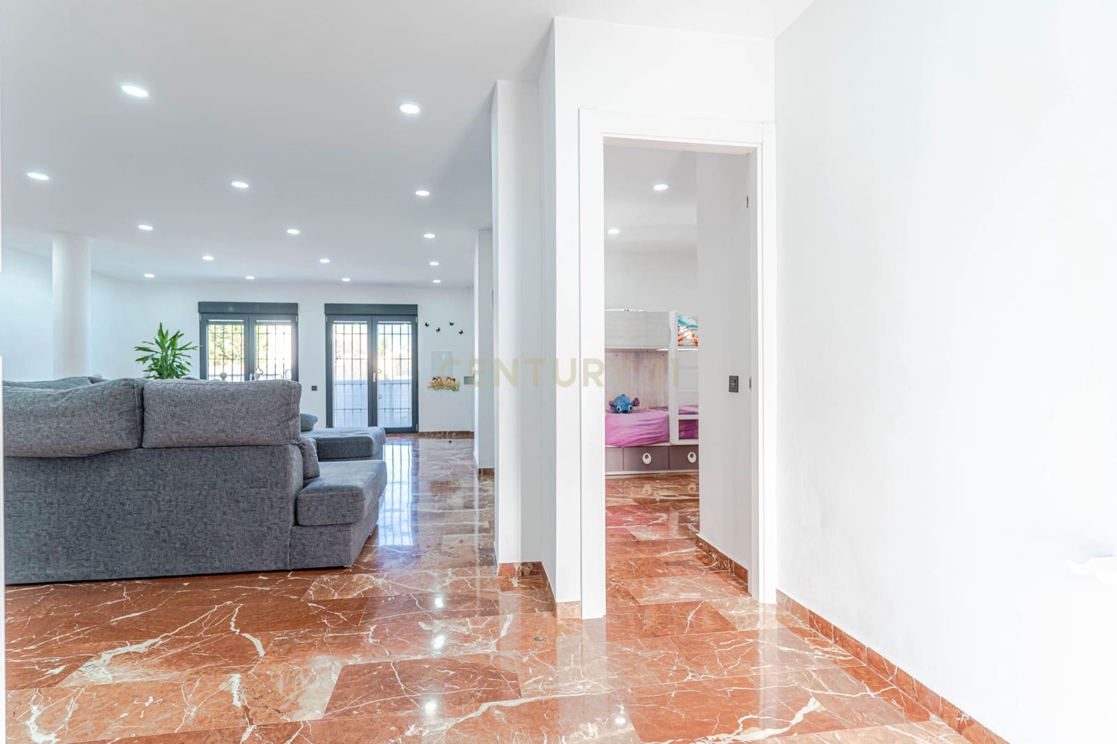 5 bedroom Villa for sale in Otura with pool - € 430,000 (Ref: 9634784)