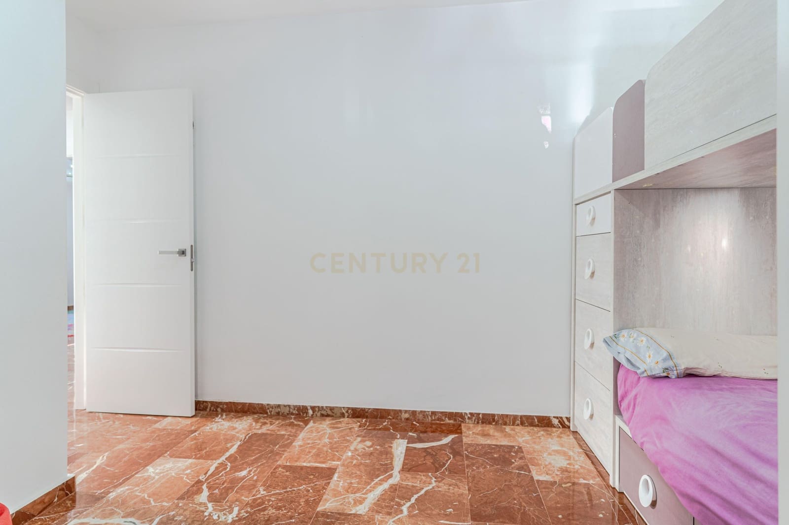 5 bedroom Villa for sale in Otura with pool - € 430,000 (Ref: 9634784)