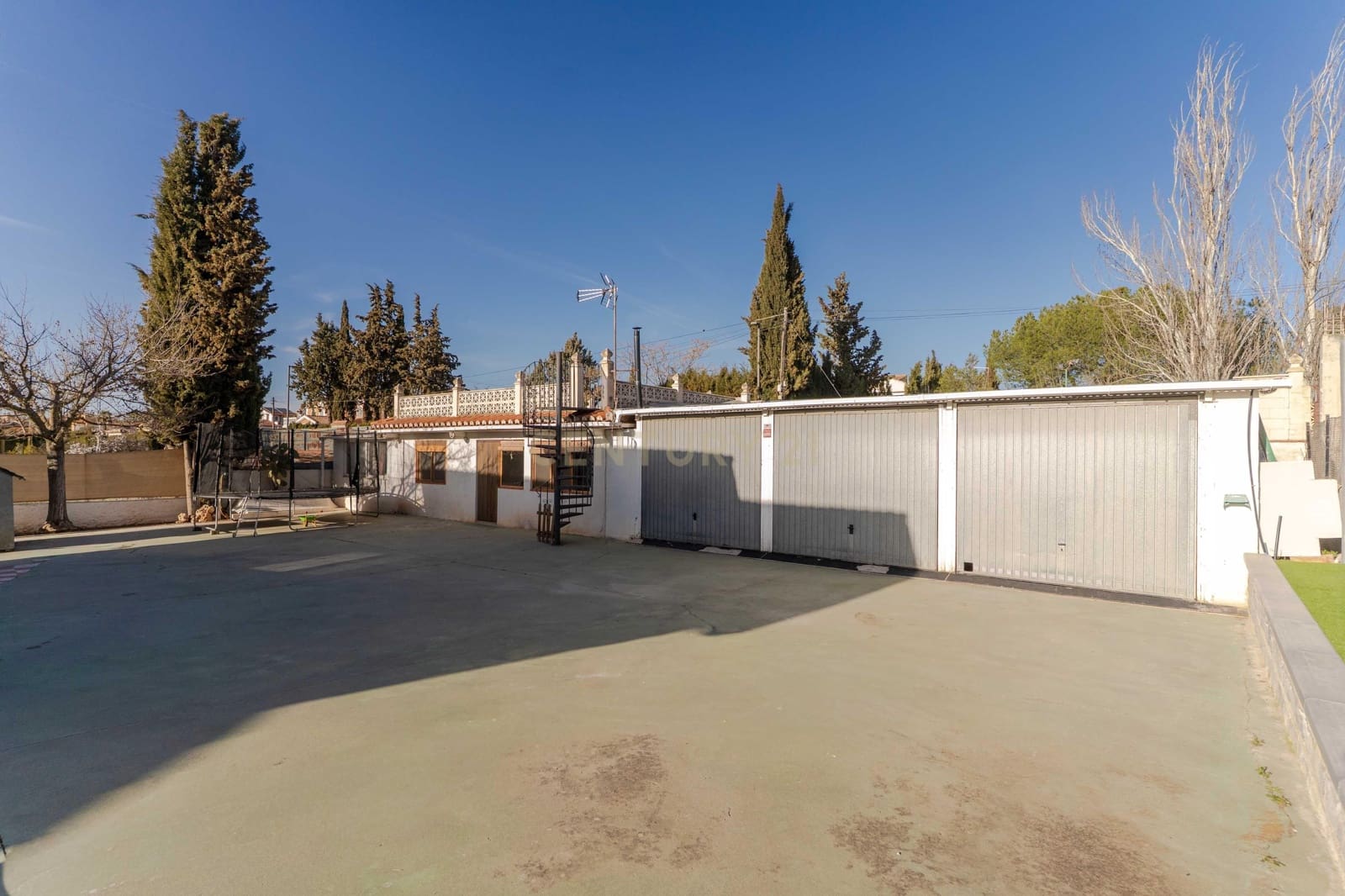 5 bedroom Villa for sale in Otura with pool - € 430,000 (Ref: 9634784)