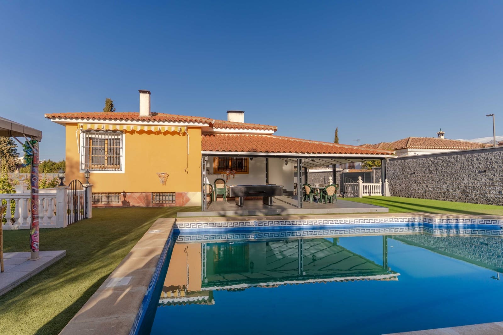 5 bedroom Villa for sale in Otura with pool - € 430,000 (Ref: 9634784)