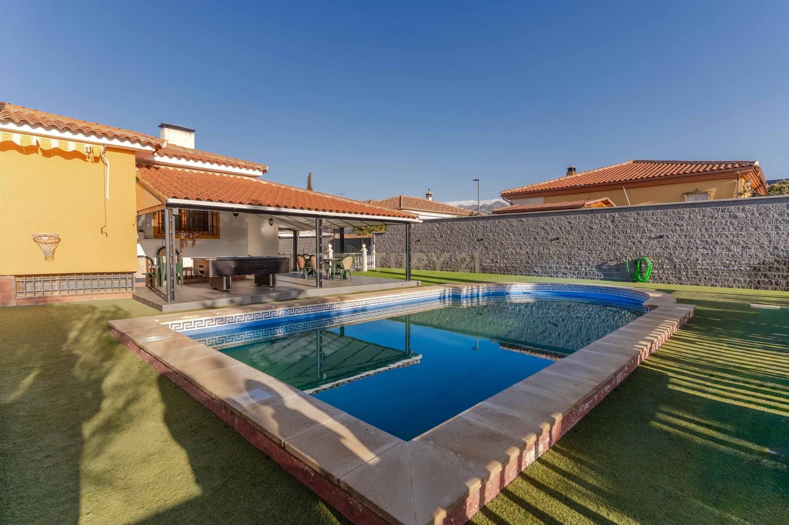 5 bedroom Villa for sale in Otura with pool - € 430,000 (Ref: 9634784)