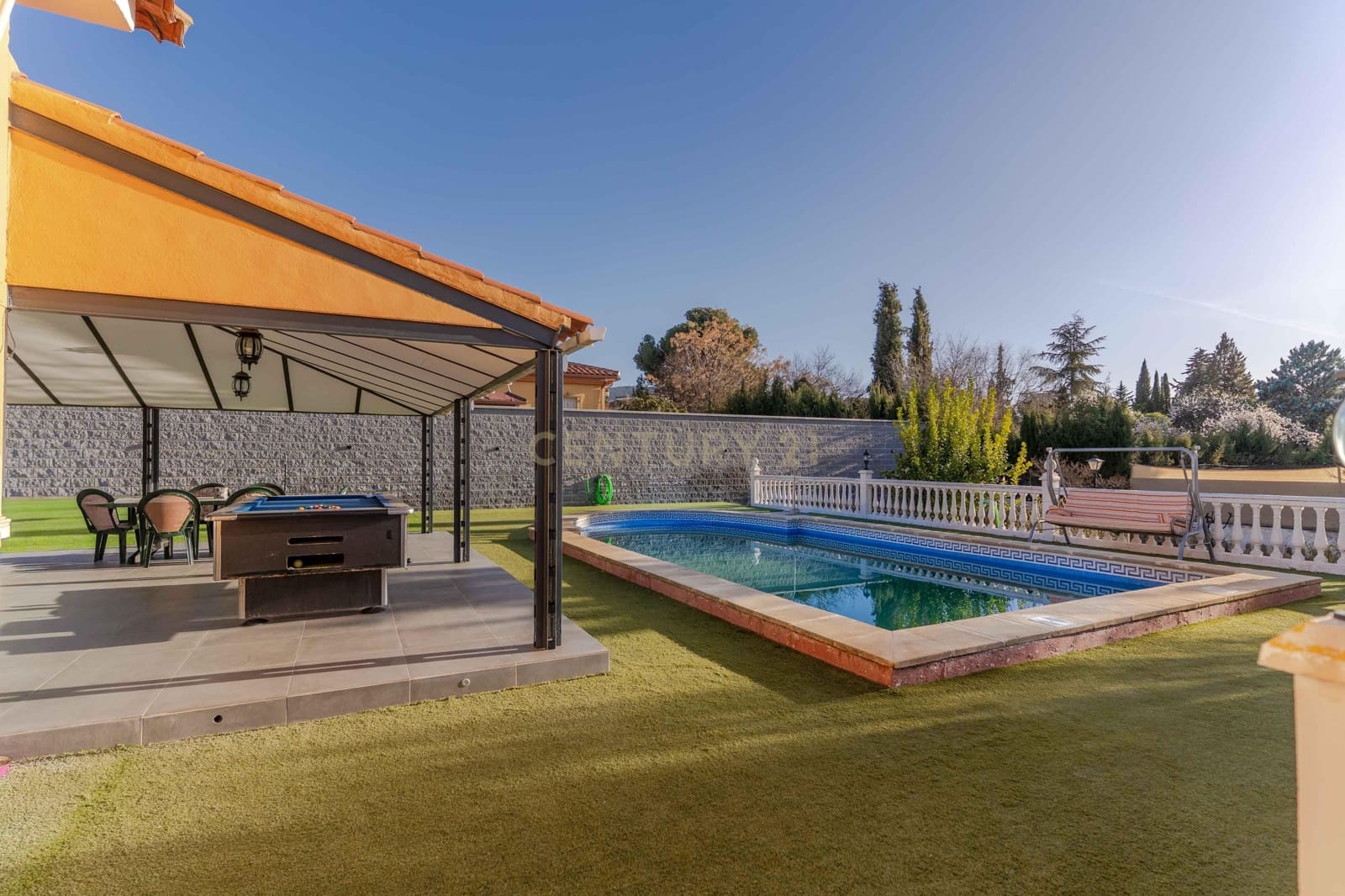 5 bedroom Villa for sale in Otura with pool - € 430,000 (Ref: 9634784)