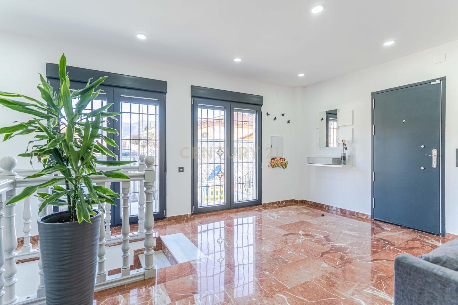 5 bedroom Villa for sale in Otura with pool - € 430,000 (Ref: 9634784)