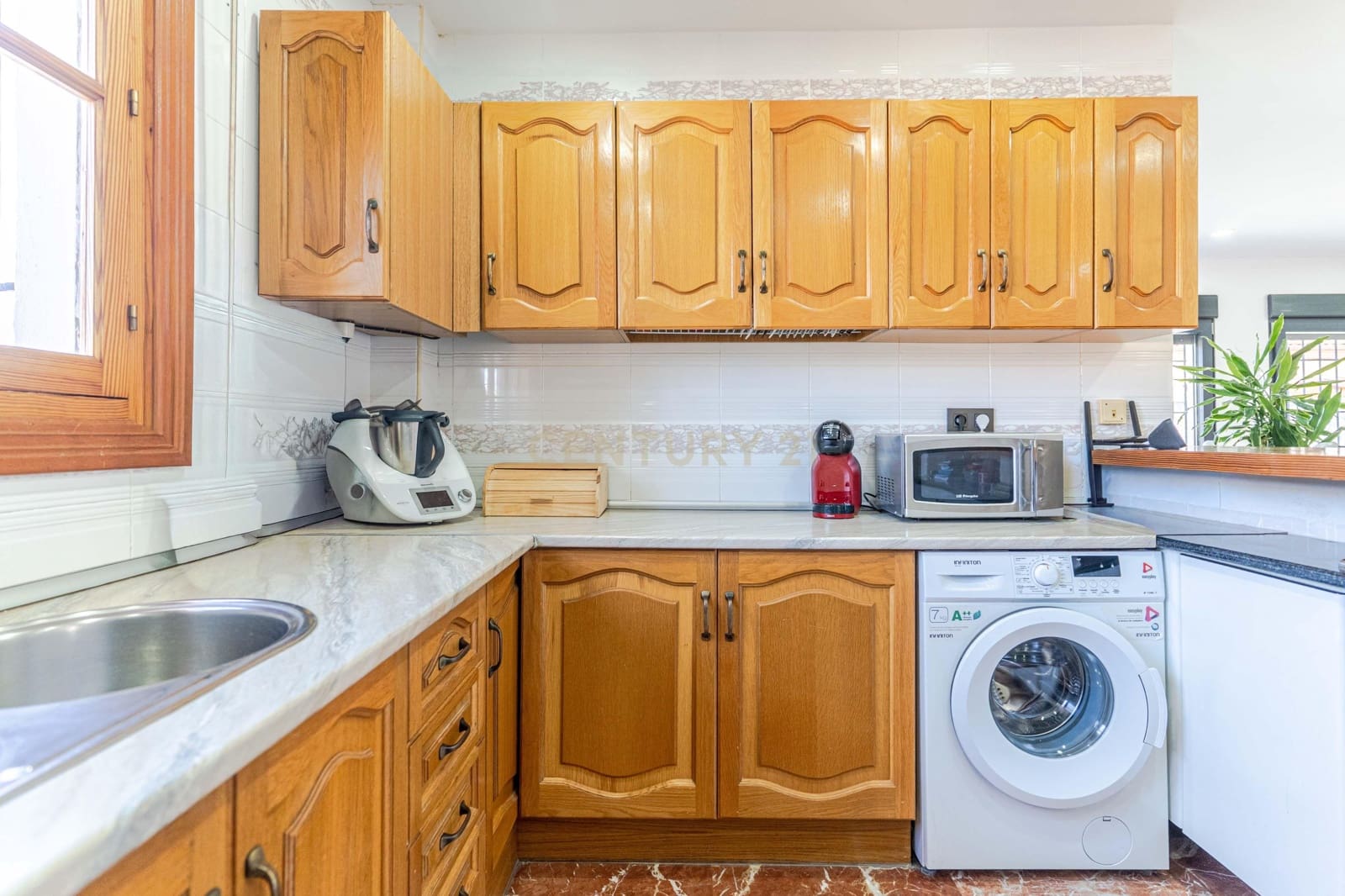 5 bedroom Villa for sale in Otura with pool - € 430,000 (Ref: 9634784)