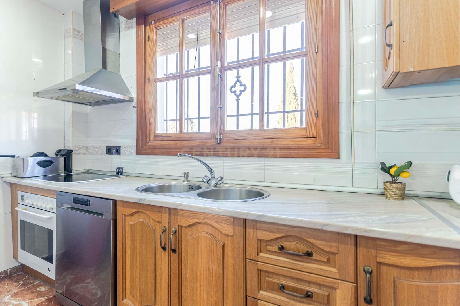 5 bedroom Villa for sale in Otura with pool - € 430,000 (Ref: 9634784)