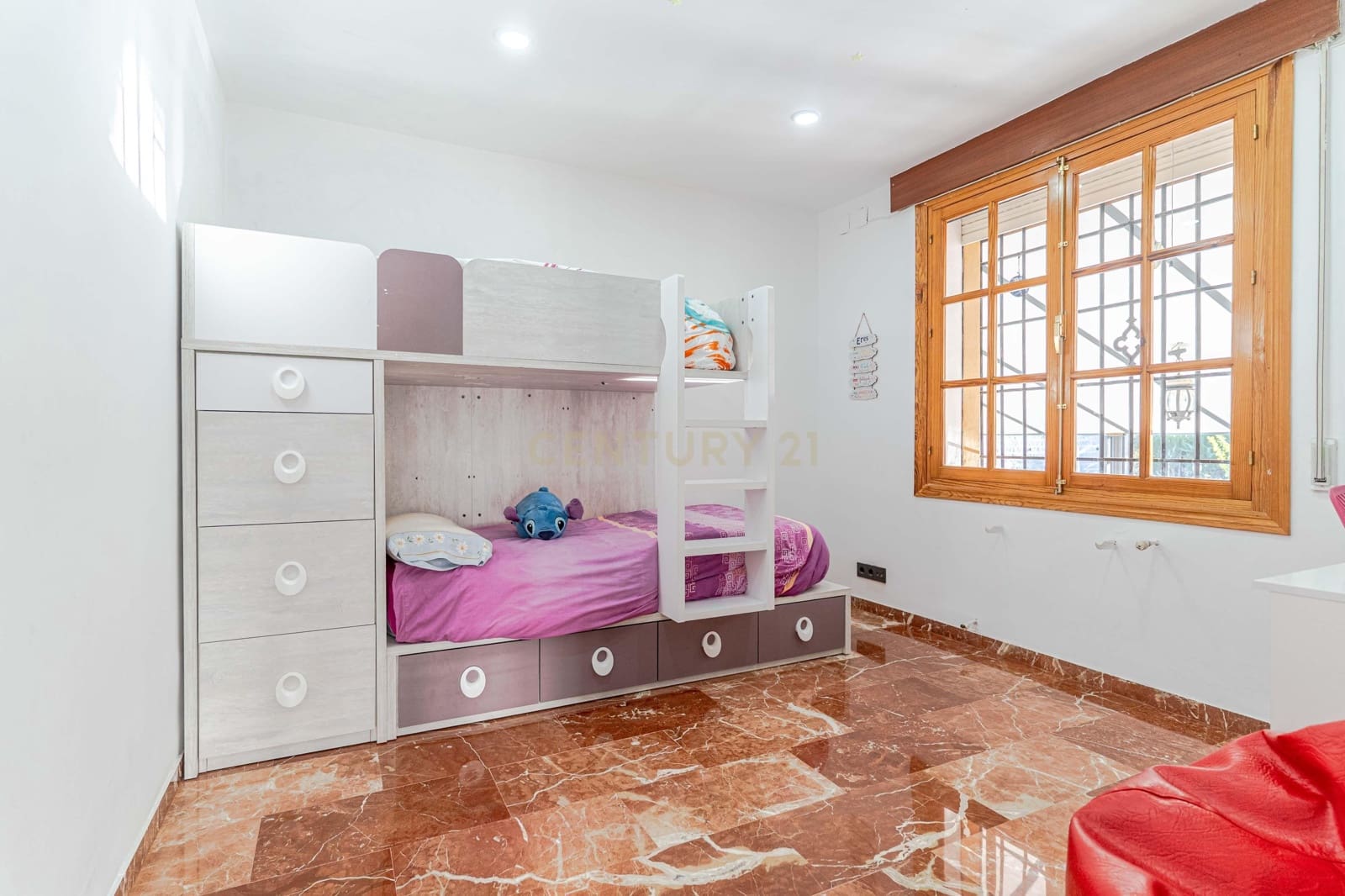 5 bedroom Villa for sale in Otura with pool - € 430,000 (Ref: 9634784)