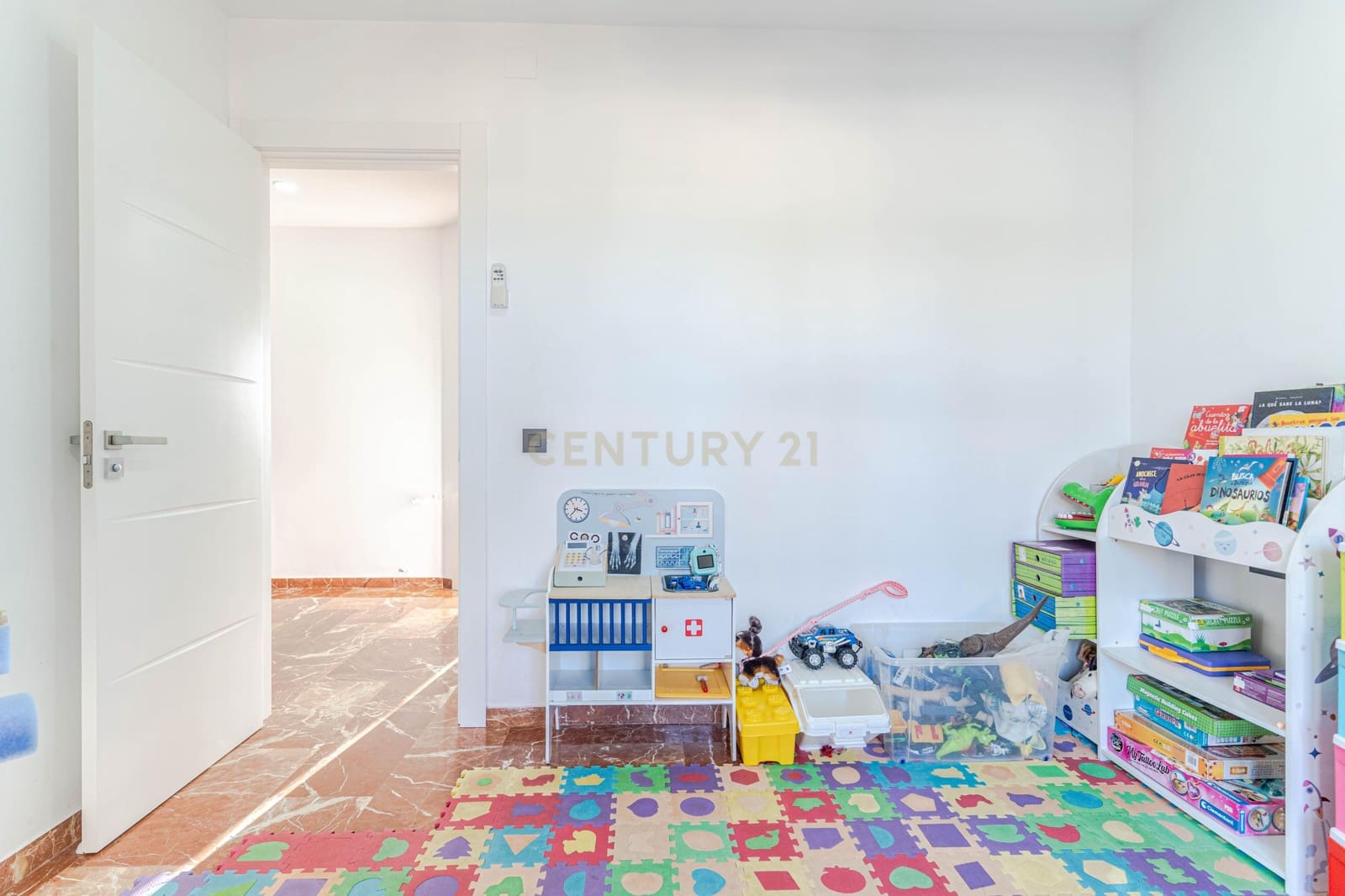 5 bedroom Villa for sale in Otura with pool - € 430,000 (Ref: 9634784)