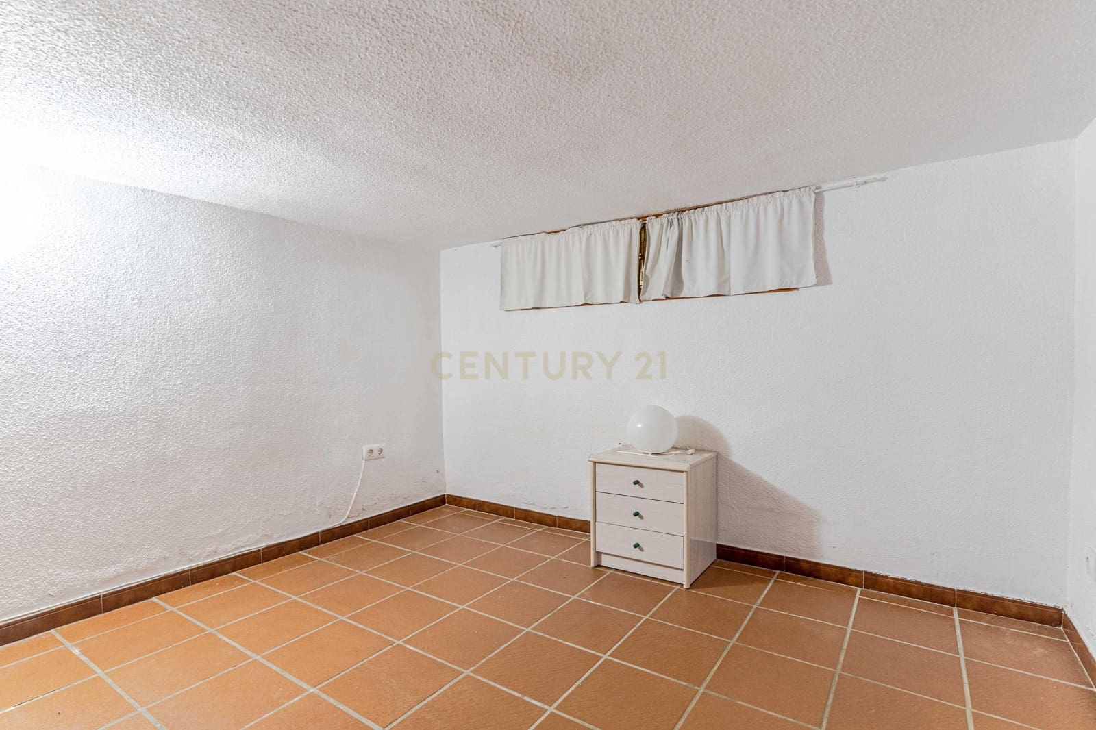 5 bedroom Villa for sale in Otura with pool - € 430,000 (Ref: 9634784)