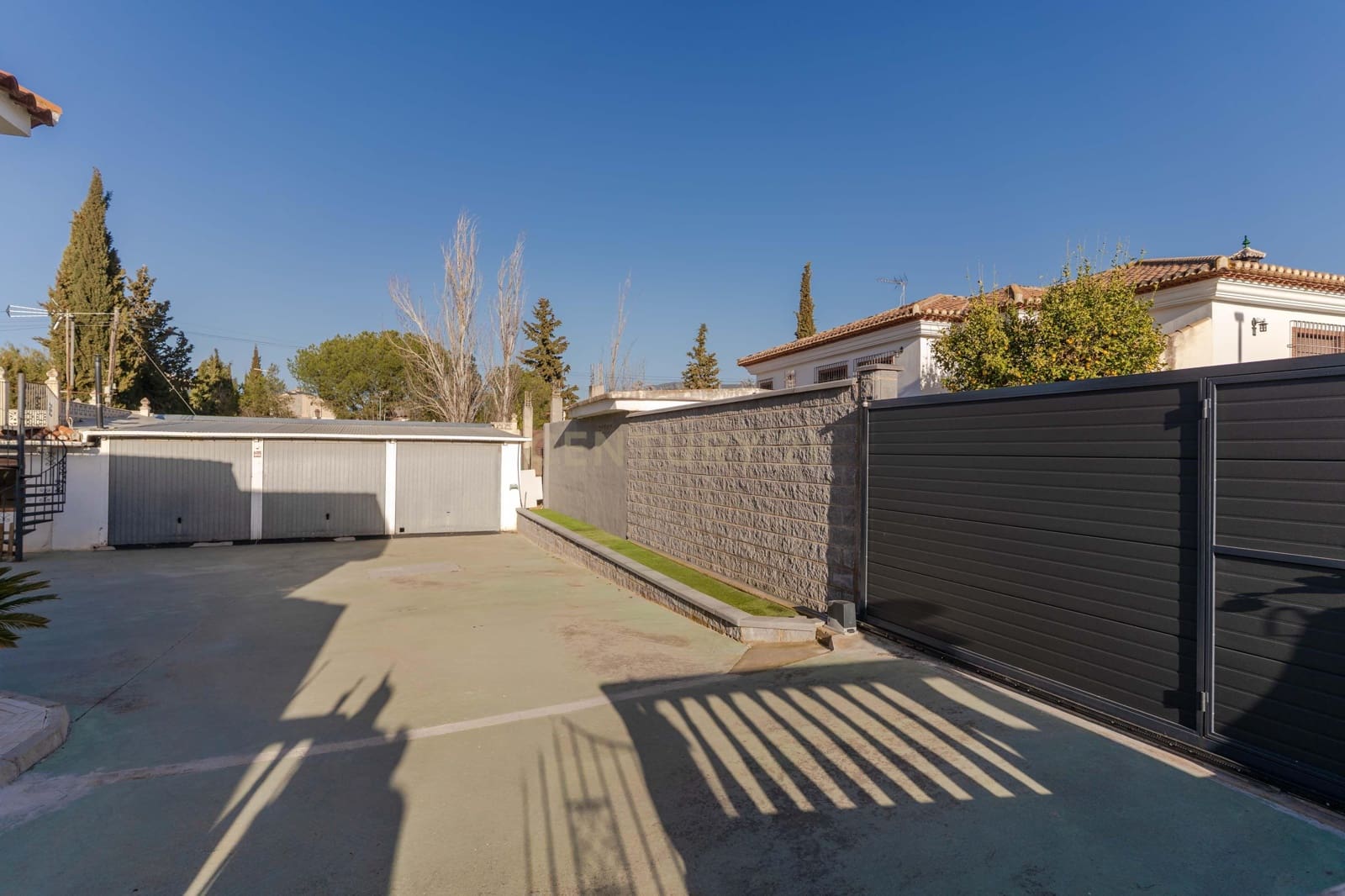 5 bedroom Villa for sale in Otura with pool - € 430,000 (Ref: 9634784)