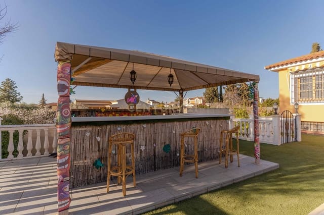 5 bedroom Villa for sale in Otura with pool - € 430,000 (Ref: 9634784)