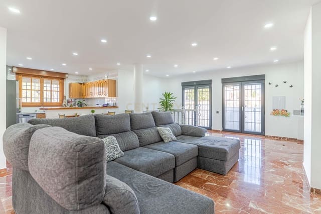 5 bedroom Villa for sale in Otura with pool - € 430,000 (Ref: 9634784)