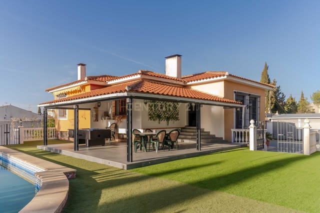 5 bedroom Villa for sale in Otura with pool - € 430,000 (Ref: 9634784)