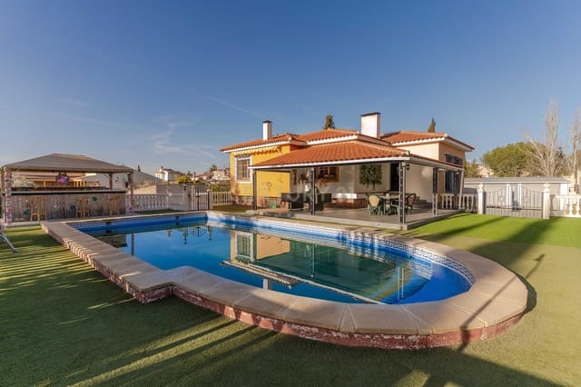 5 bedroom Villa for sale in Otura with pool - € 430,000 (Ref: 9634784)