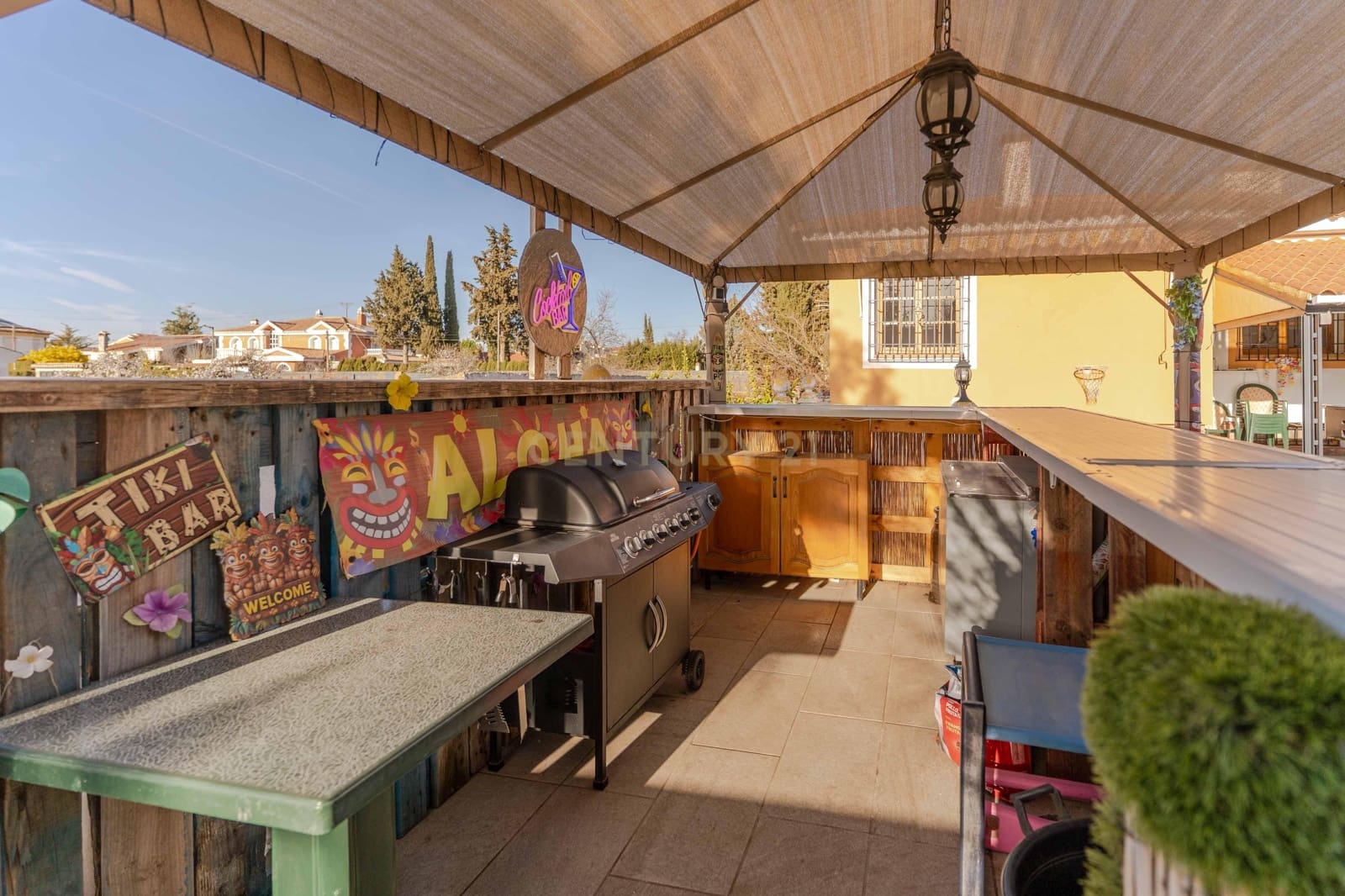 5 bedroom Villa for sale in Otura with pool - € 430,000 (Ref: 9634784)