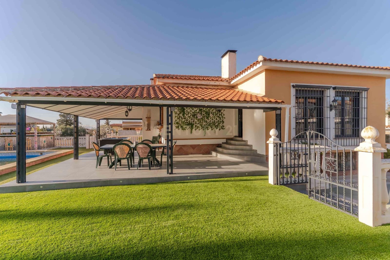 5 bedroom Villa for sale in Otura with pool - € 430,000 (Ref: 9634784)