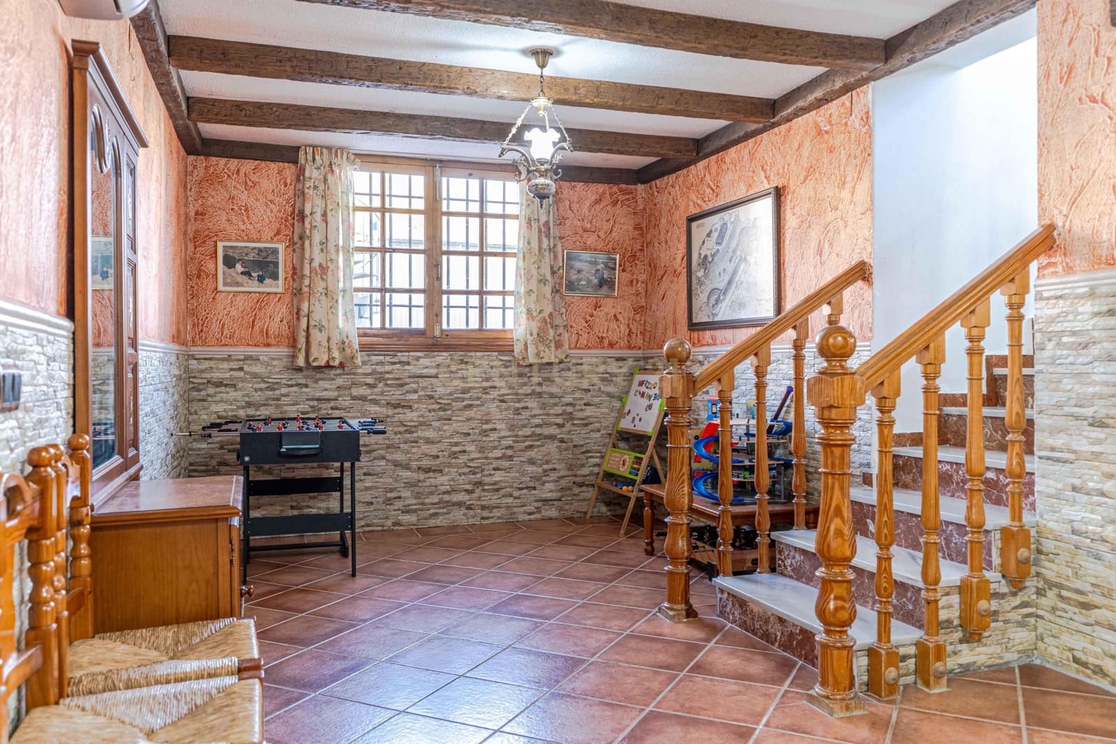 5 bedroom Villa for sale in Otura with pool - € 430,000 (Ref: 9634784)