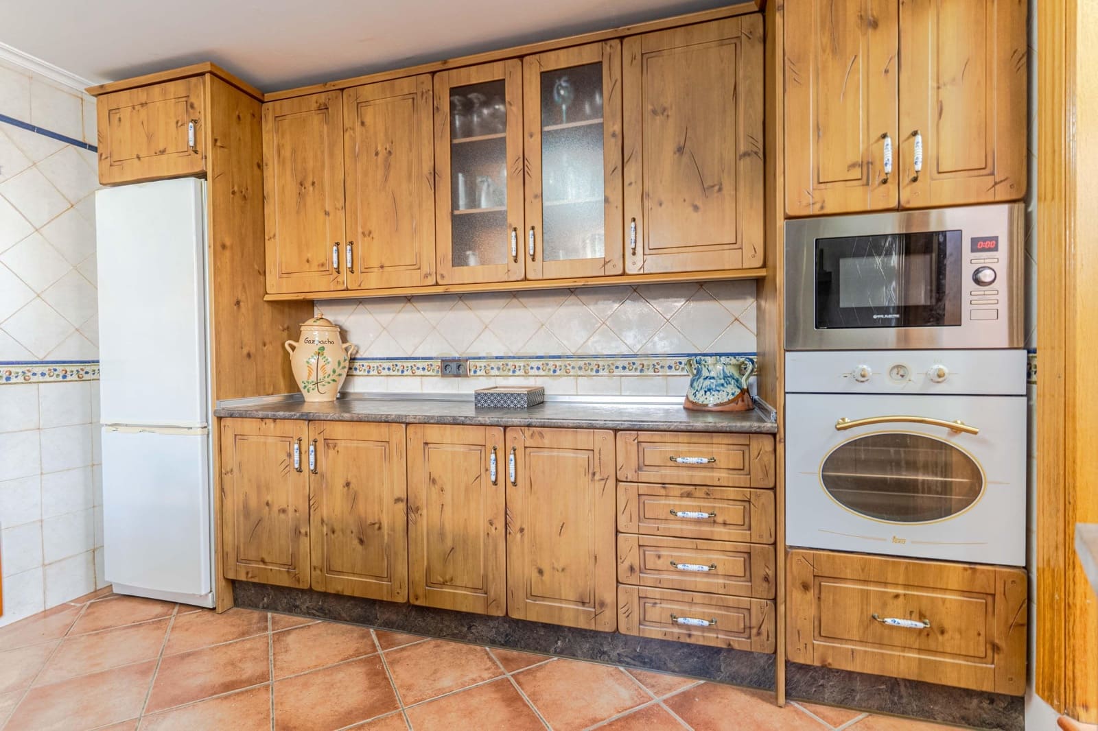 5 bedroom Villa for sale in Otura with pool - € 430,000 (Ref: 9634784)