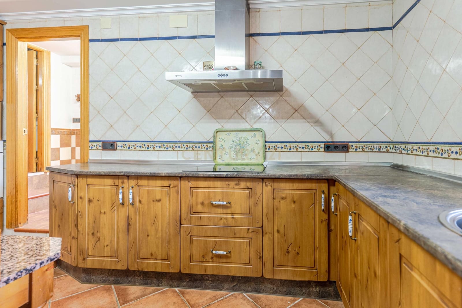 5 bedroom Villa for sale in Otura with pool - € 430,000 (Ref: 9634784)