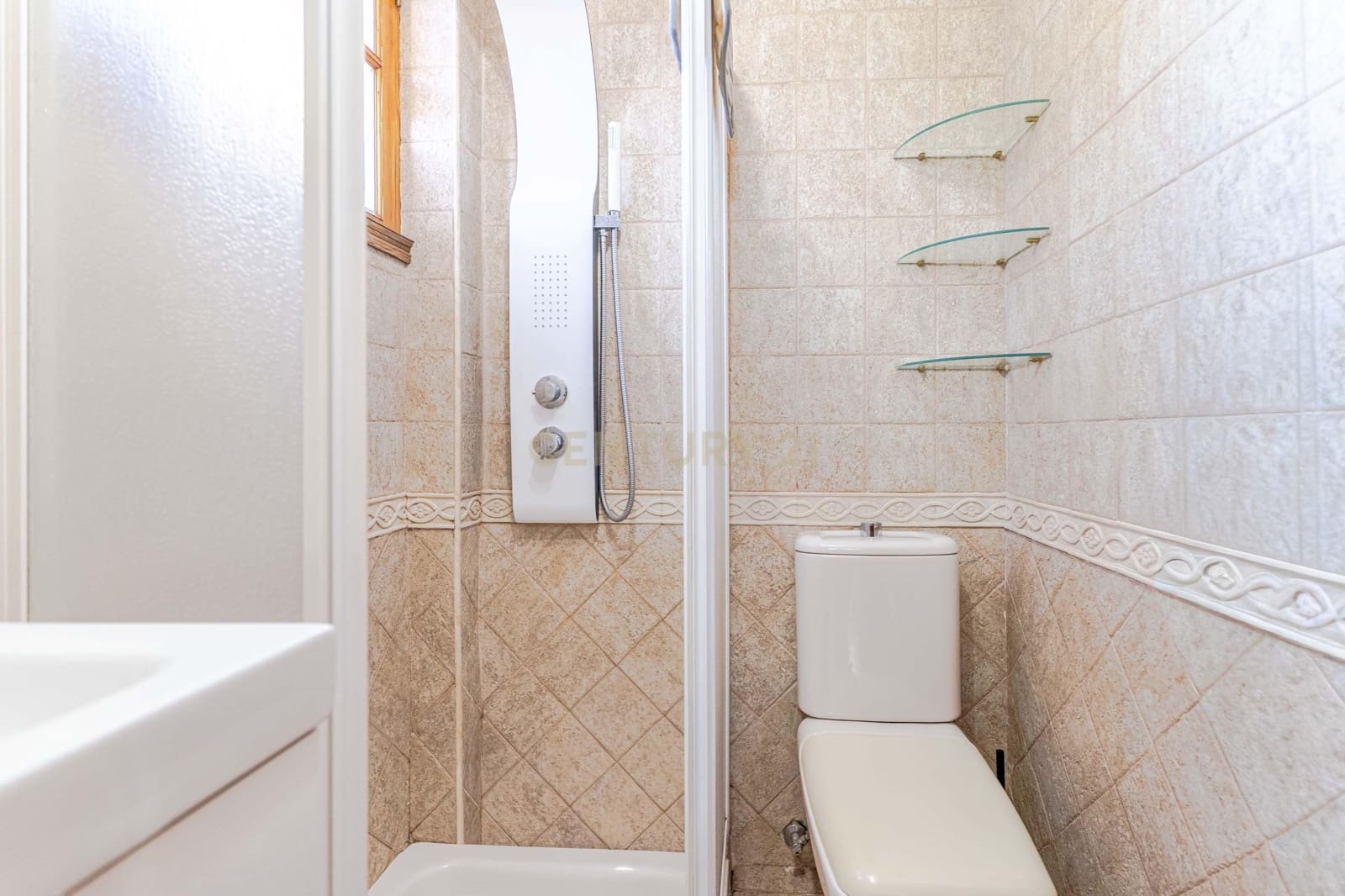 5 bedroom Villa for sale in Otura with pool - € 430,000 (Ref: 9634784)