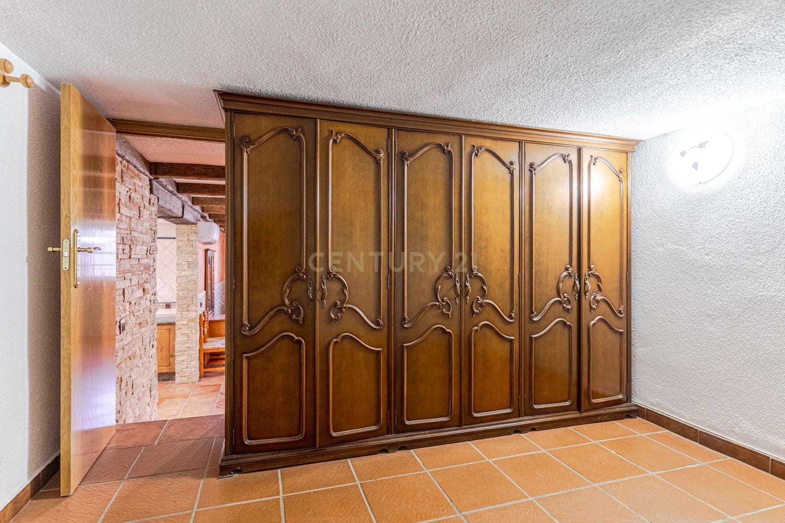 5 bedroom Villa for sale in Otura with pool - € 430,000 (Ref: 9634784)