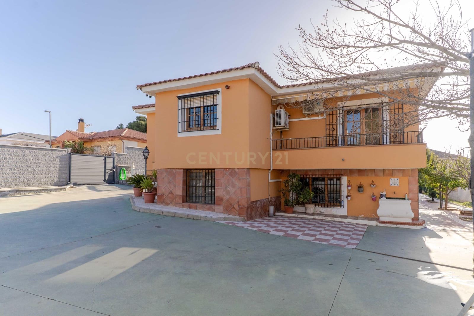 5 bedroom Villa for sale in Otura with pool - € 430,000 (Ref: 9634784)