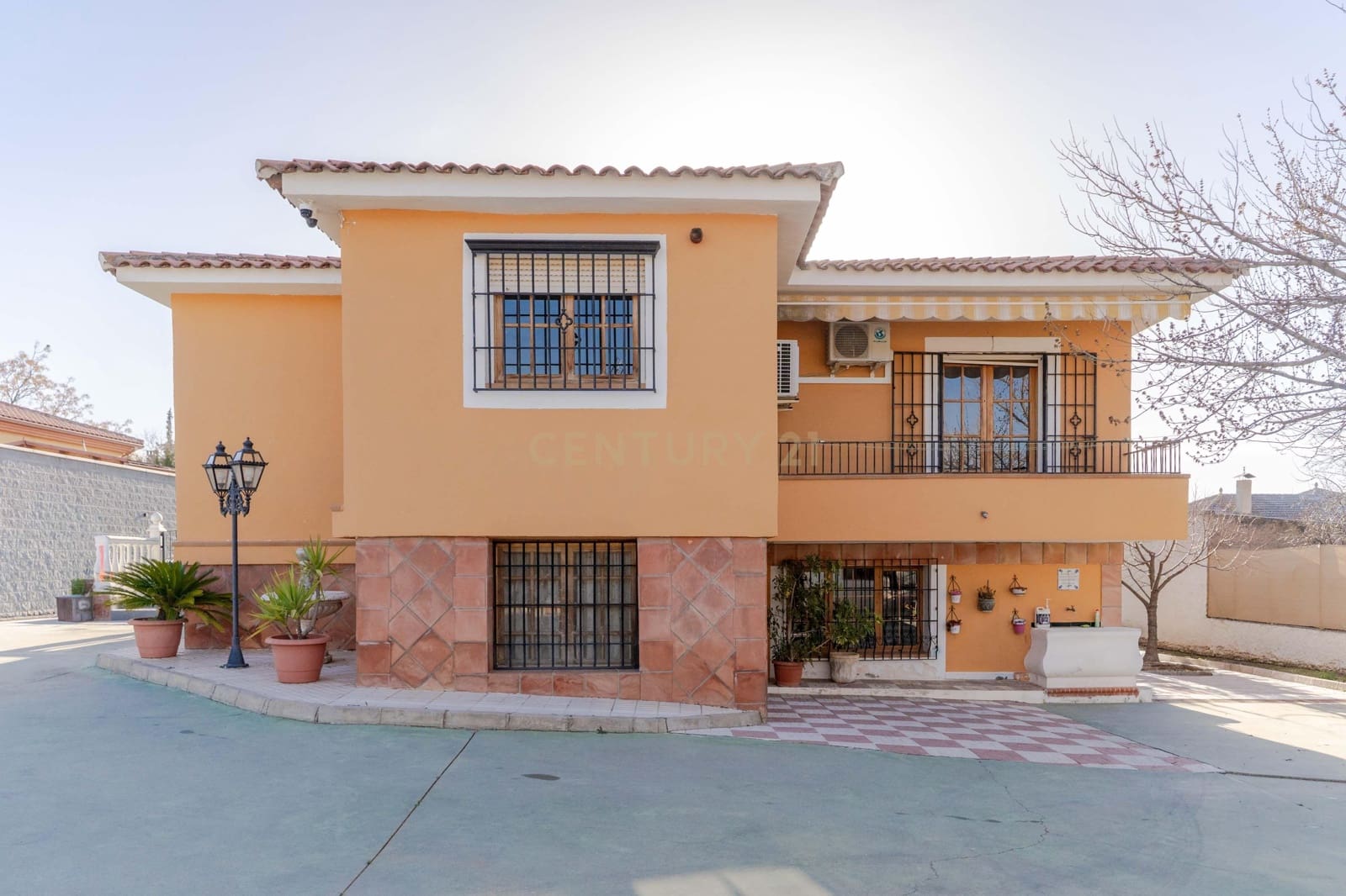 5 bedroom Villa for sale in Otura with pool - € 430,000 (Ref: 9634784)