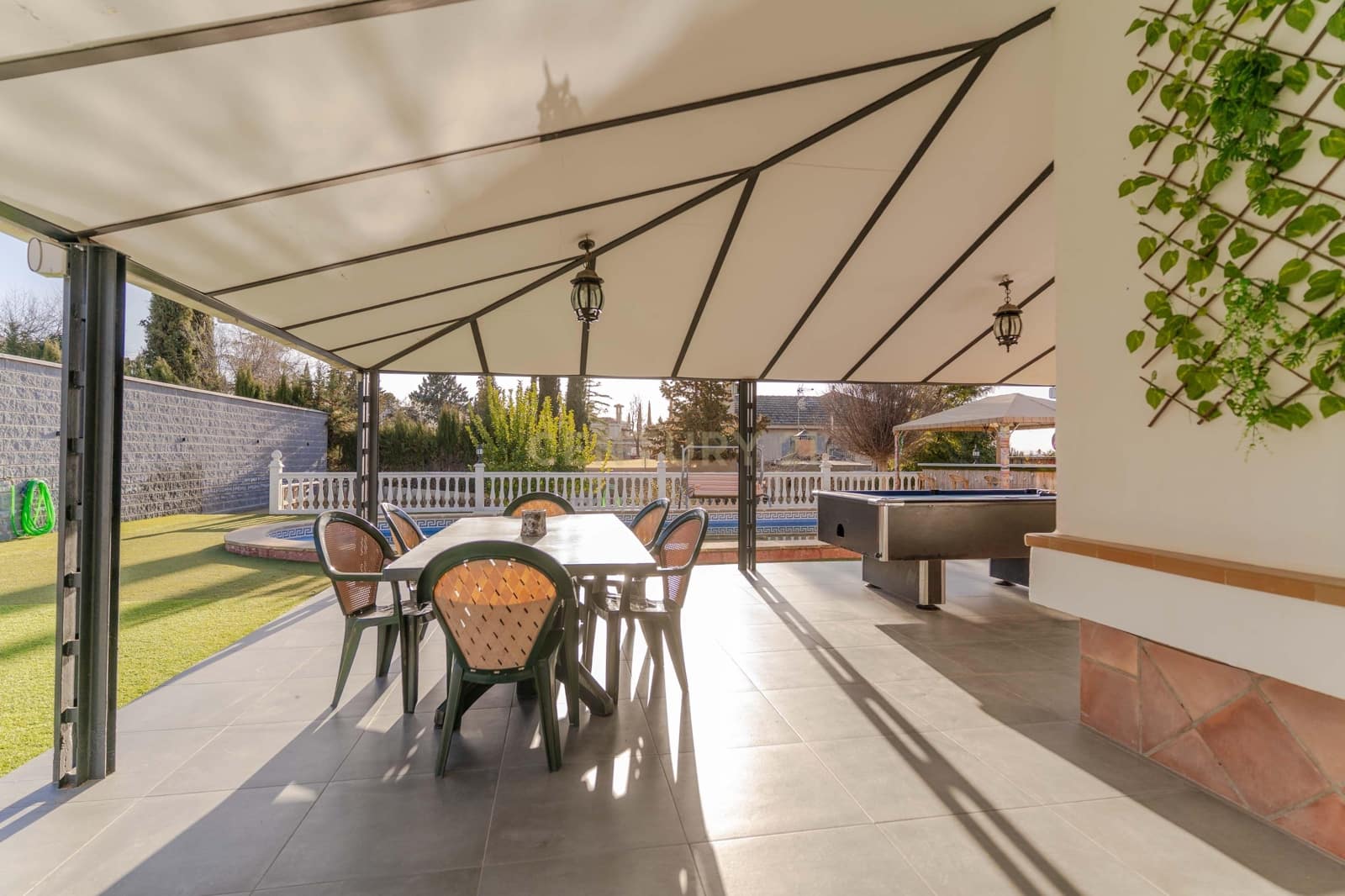 5 bedroom Villa for sale in Otura with pool - € 430,000 (Ref: 9634784)