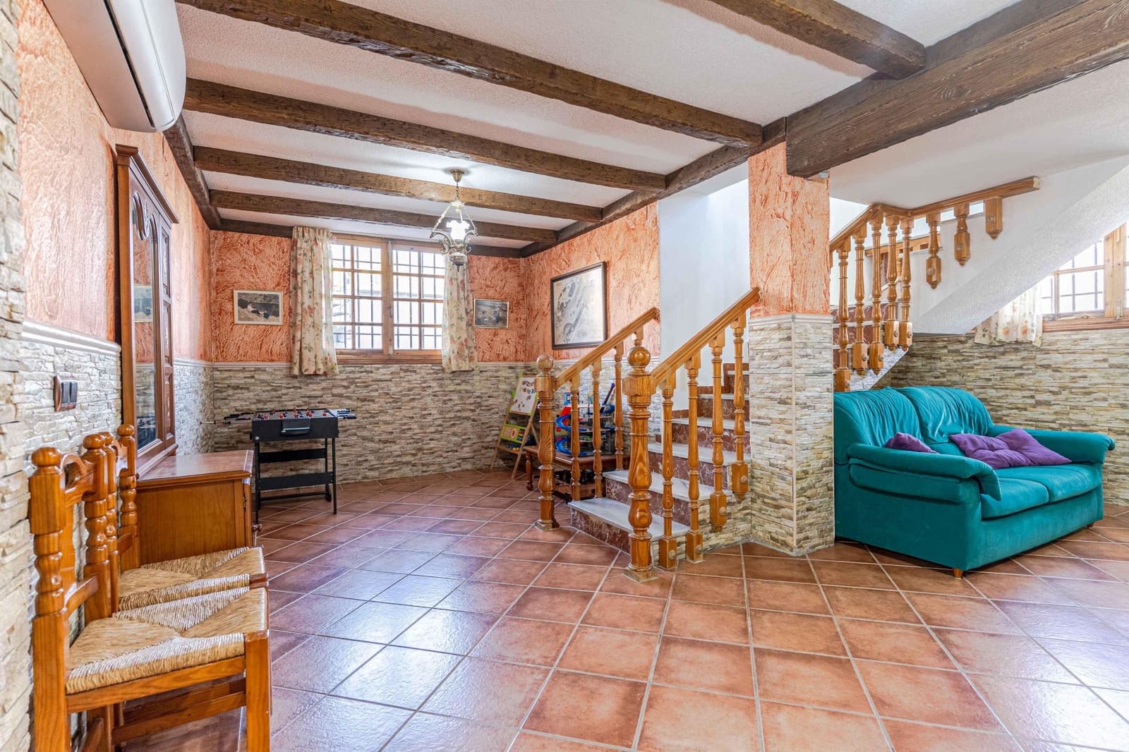 5 bedroom Villa for sale in Otura with pool - € 430,000 (Ref: 9634784)