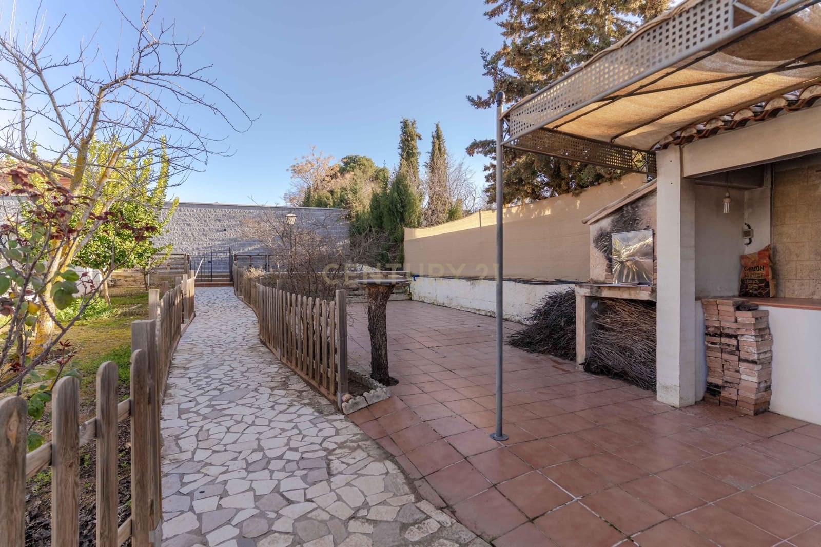 5 bedroom Villa for sale in Otura with pool - € 430,000 (Ref: 9634784)