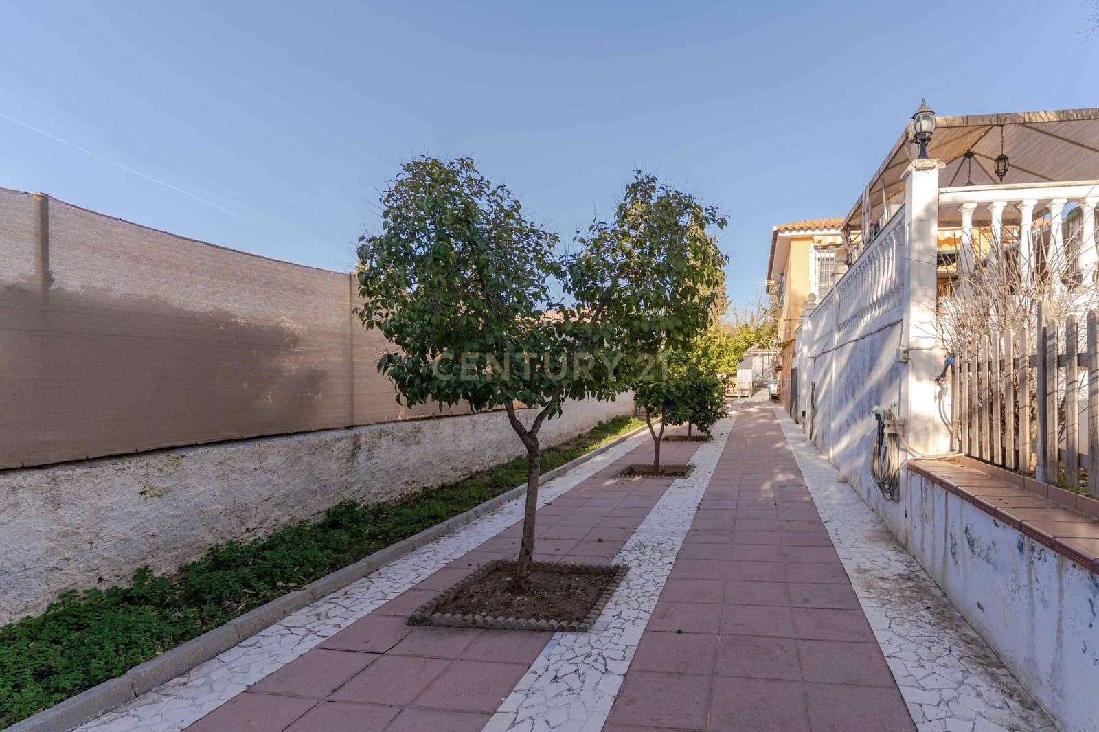 5 bedroom Villa for sale in Otura with pool - € 430,000 (Ref: 9634784)