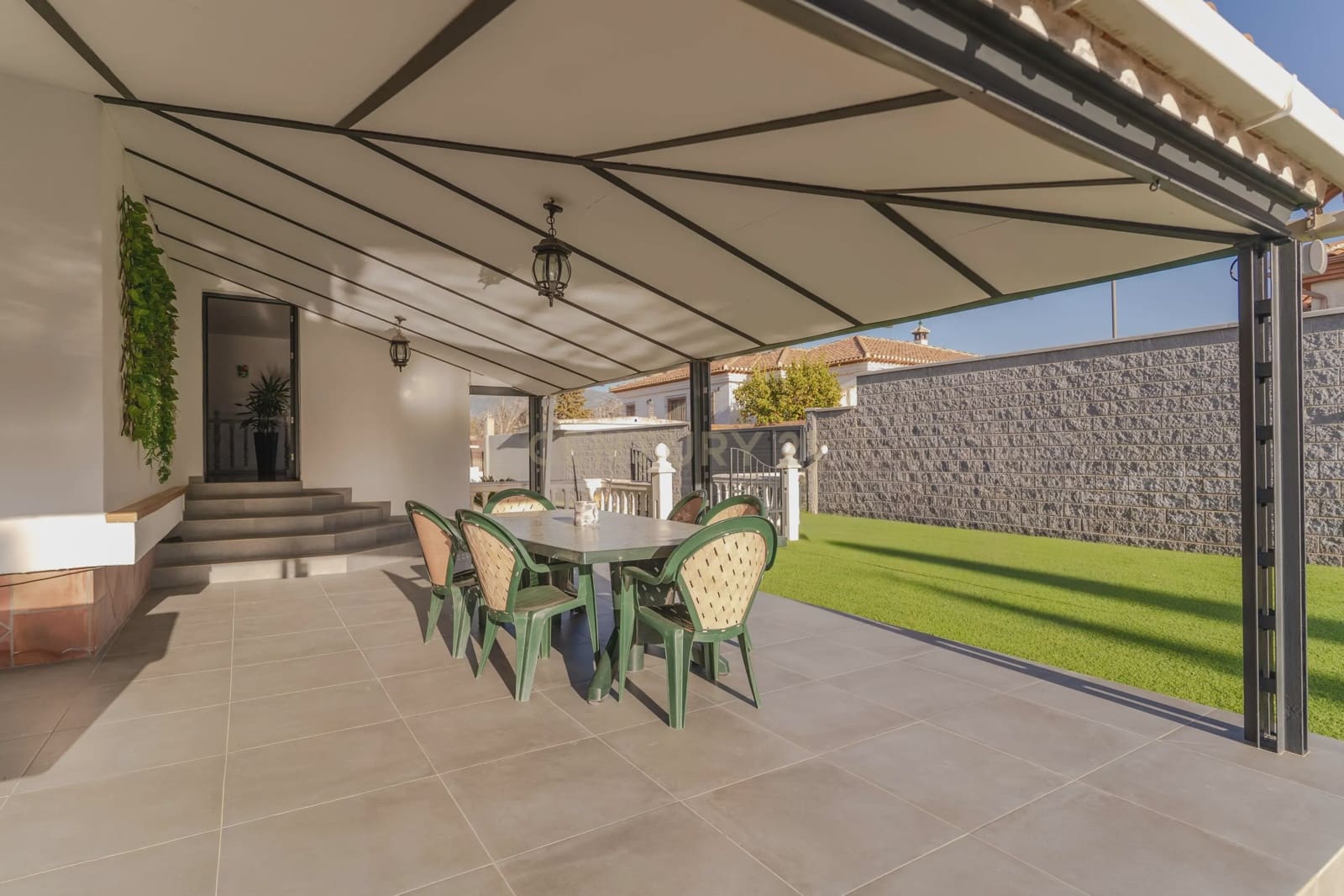 5 bedroom Villa for sale in Otura with pool - € 430,000 (Ref: 9634784)