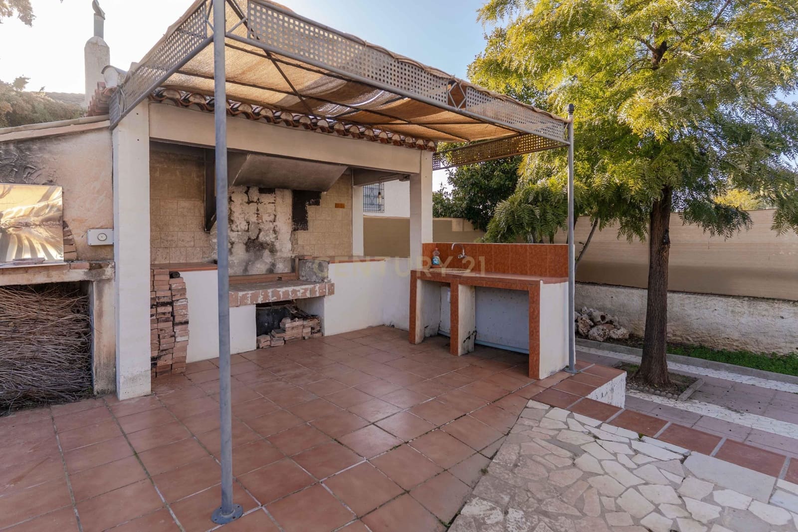 5 bedroom Villa for sale in Otura with pool - € 430,000 (Ref: 9634784)