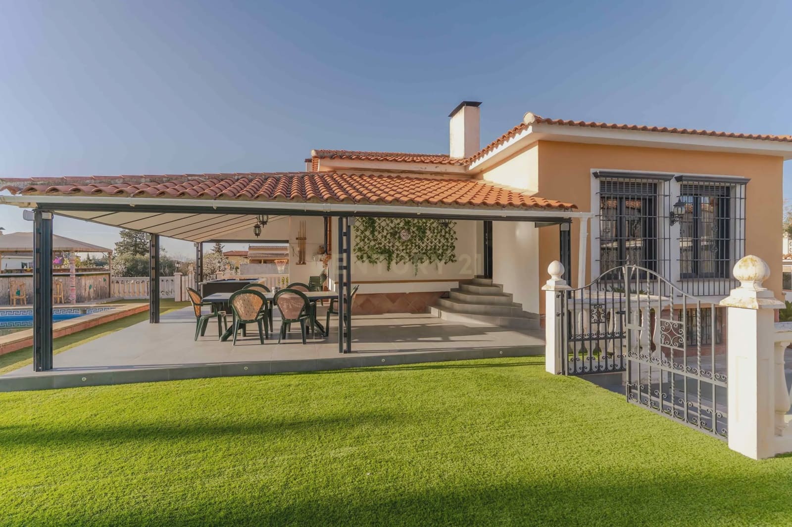 5 bedroom Villa for sale in Otura with pool - € 430,000 (Ref: 9634784)