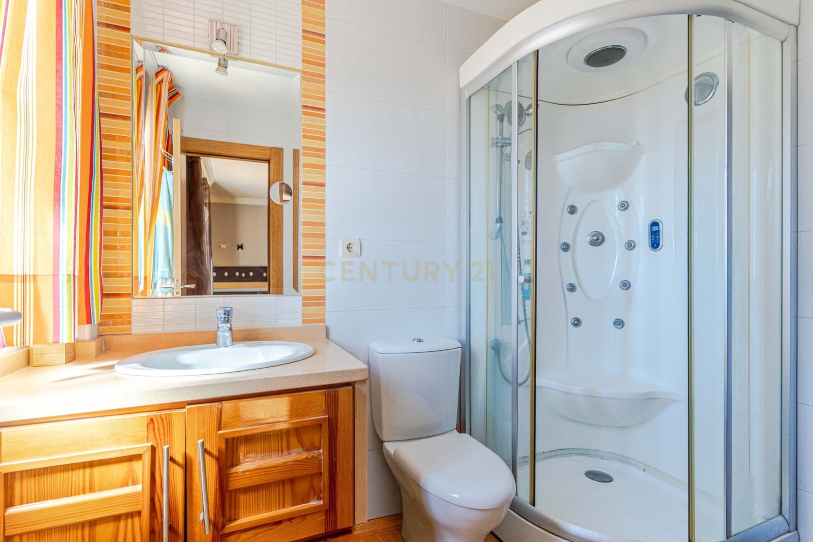 5 quarto Moradia para venda em Huetor Vega com piscina - 385 000 € (Ref: 9635134)