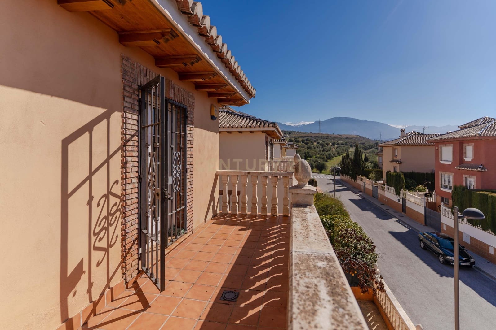 5 quarto Moradia para venda em Huetor Vega com piscina - 385 000 € (Ref: 9635134)