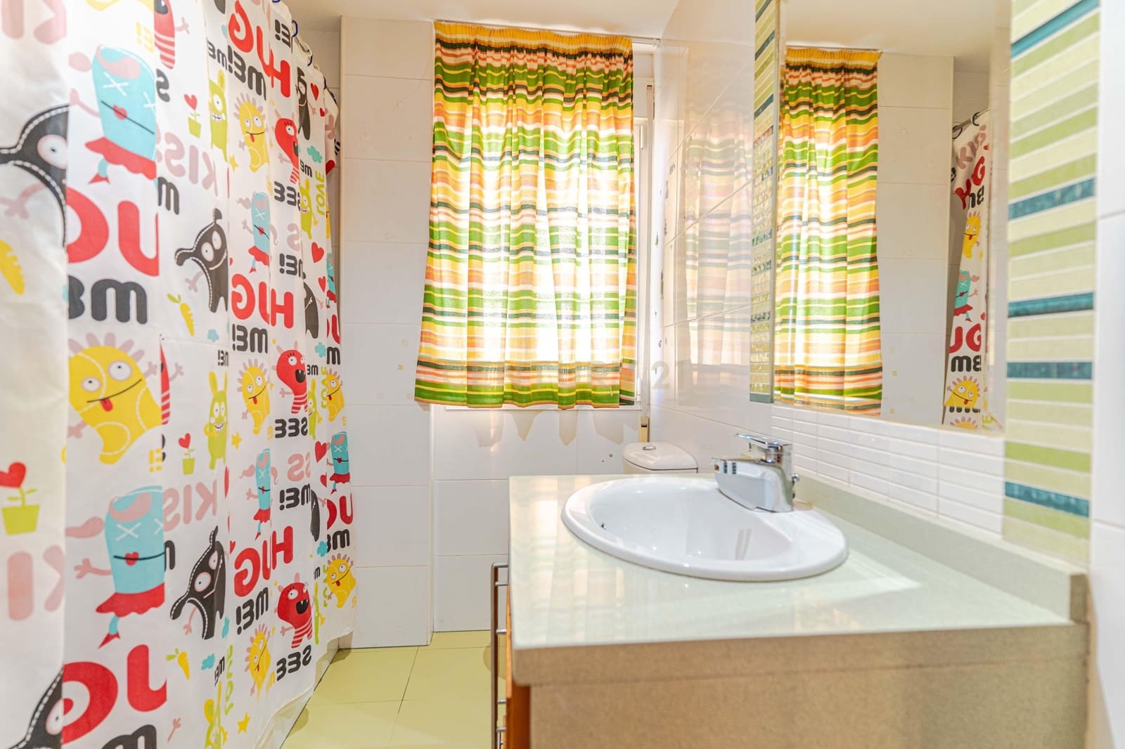 5 quarto Moradia para venda em Huetor Vega com piscina - 385 000 € (Ref: 9635134)