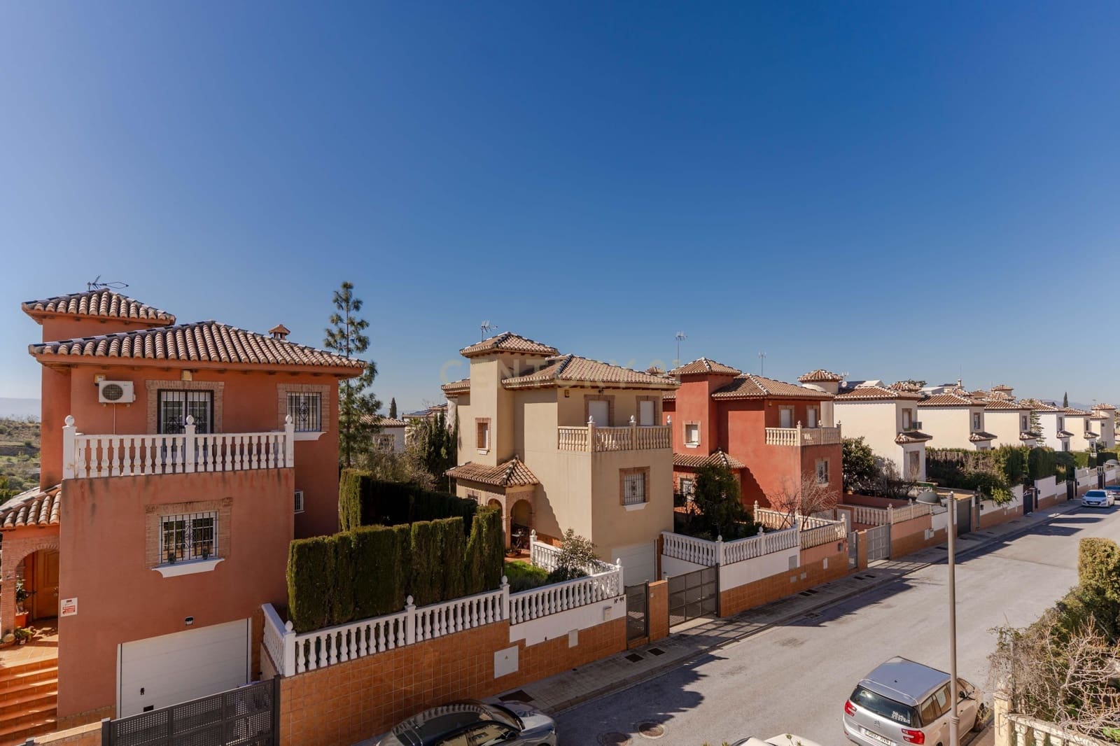 5 quarto Moradia para venda em Huetor Vega com piscina - 385 000 € (Ref: 9635134)