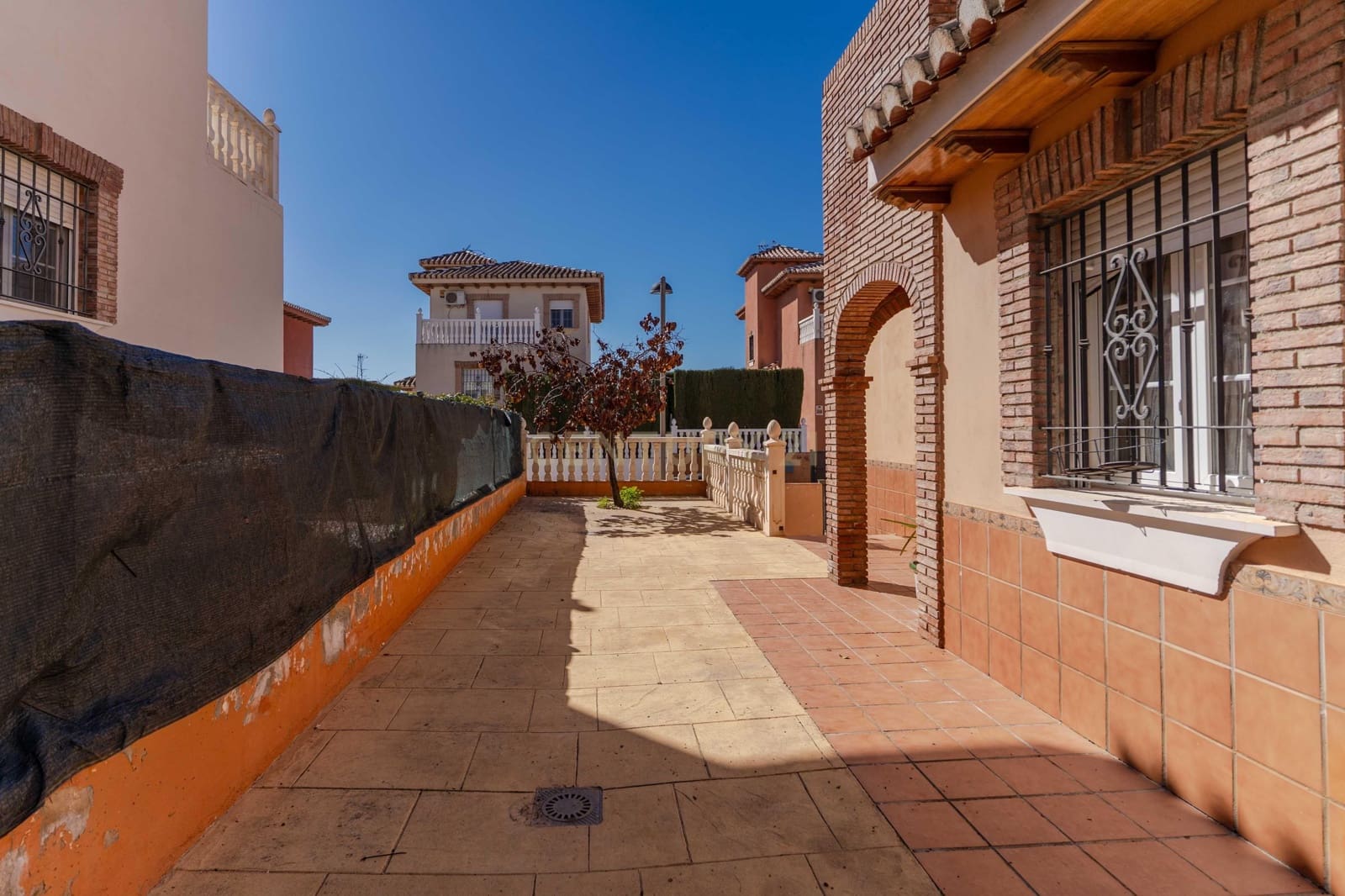 5 quarto Moradia para venda em Huetor Vega com piscina - 385 000 € (Ref: 9635134)