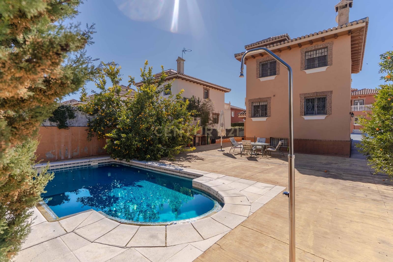 5 quarto Moradia para venda em Huetor Vega com piscina - 385 000 € (Ref: 9635134)