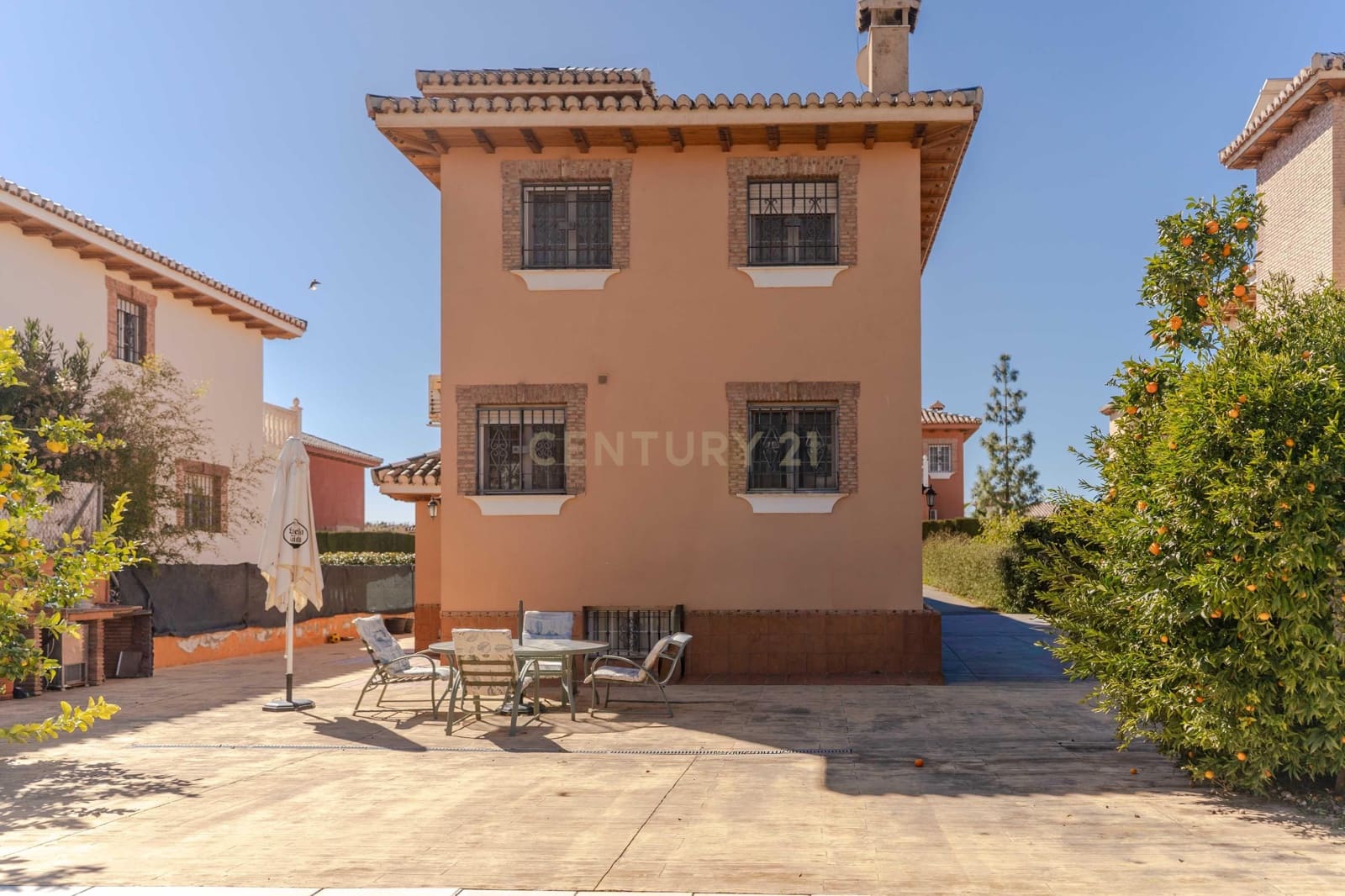 5 quarto Moradia para venda em Huetor Vega com piscina - 385 000 € (Ref: 9635134)